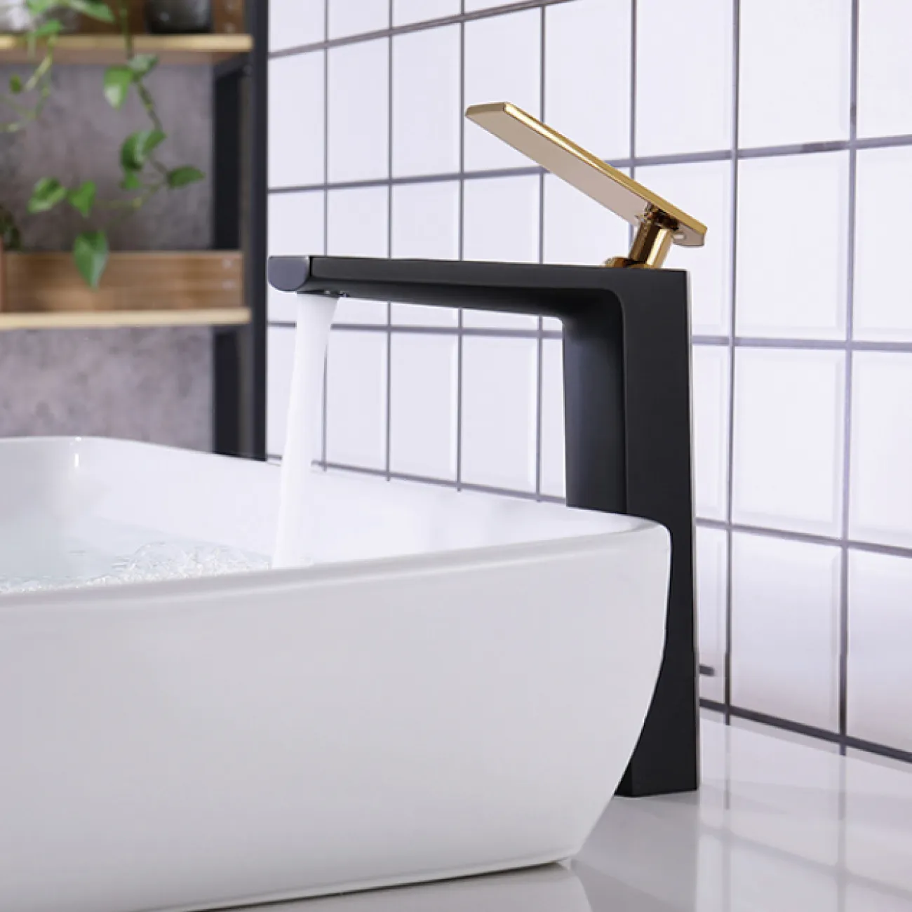 Роскошный латунный смеситель для умывальника в Современном стиле LaLume MB21100-23 Роскошный латунный смеситель для умывальника в Современном стиле LaLume MB21100-23