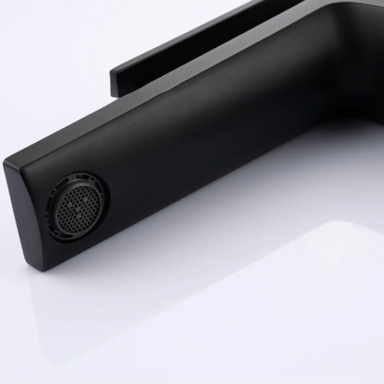 Роскошный латунный смеситель для умывальника в Современном стиле LaLume MB21100-23 Роскошный латунный смеситель для умывальника в Современном стиле LaLume MB21100-23