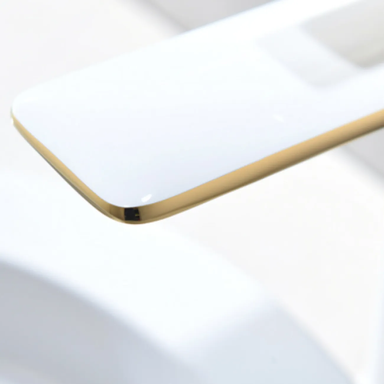 Роскошный латунный смеситель для умывальника в Современном стиле LaLume MB21103-23