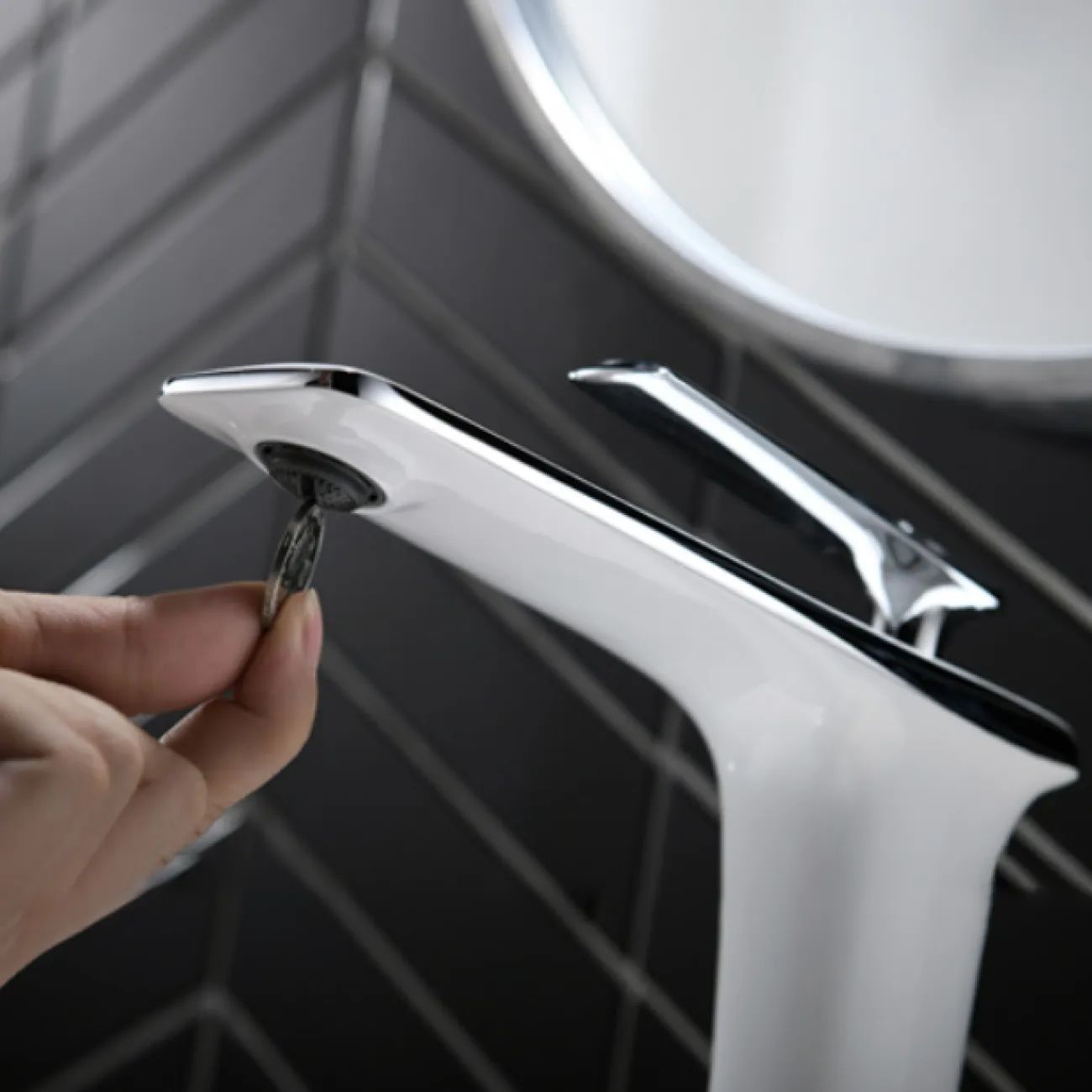 Роскошный латунный смеситель для умывальника в Современном стиле LaLume MB21103-23