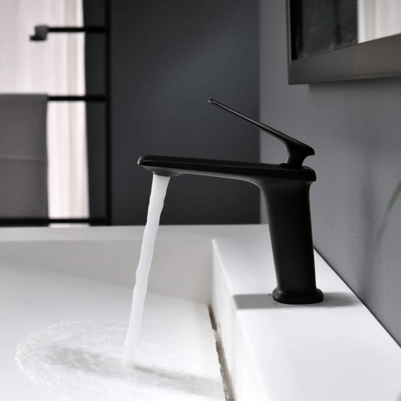 Роскошный латунный смеситель для умывальника в Современном стиле LaLume MB21103-23