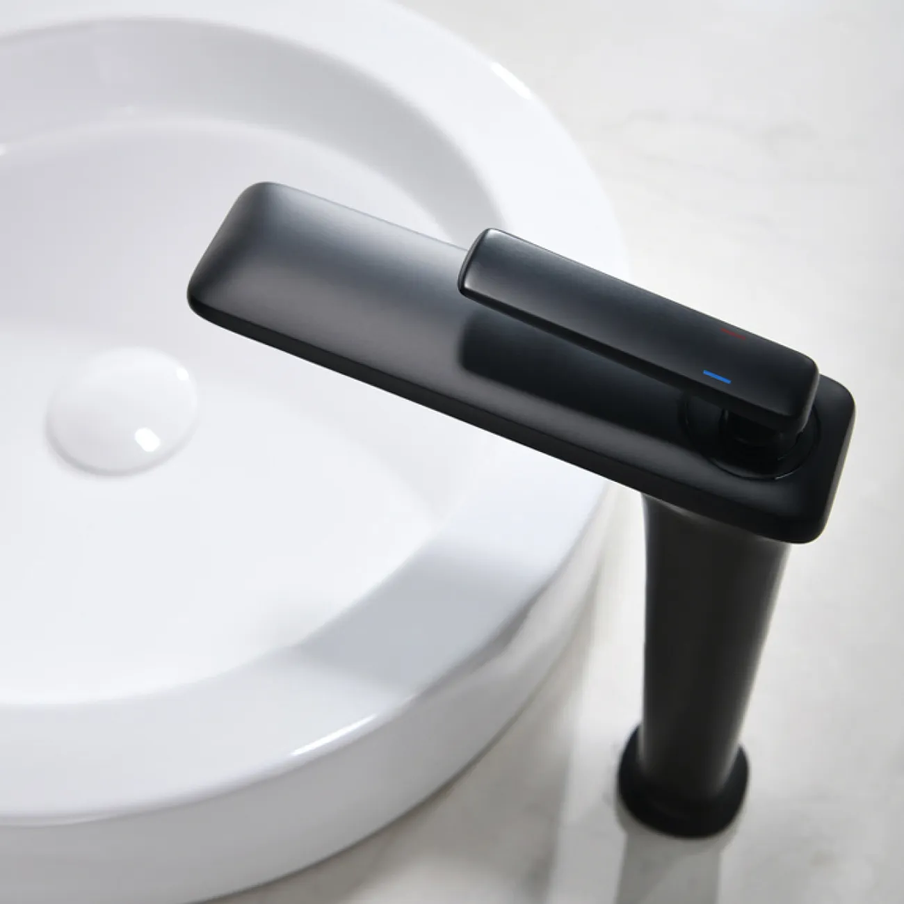 Роскошный латунный смеситель для умывальника в Современном стиле LaLume MB21103-23