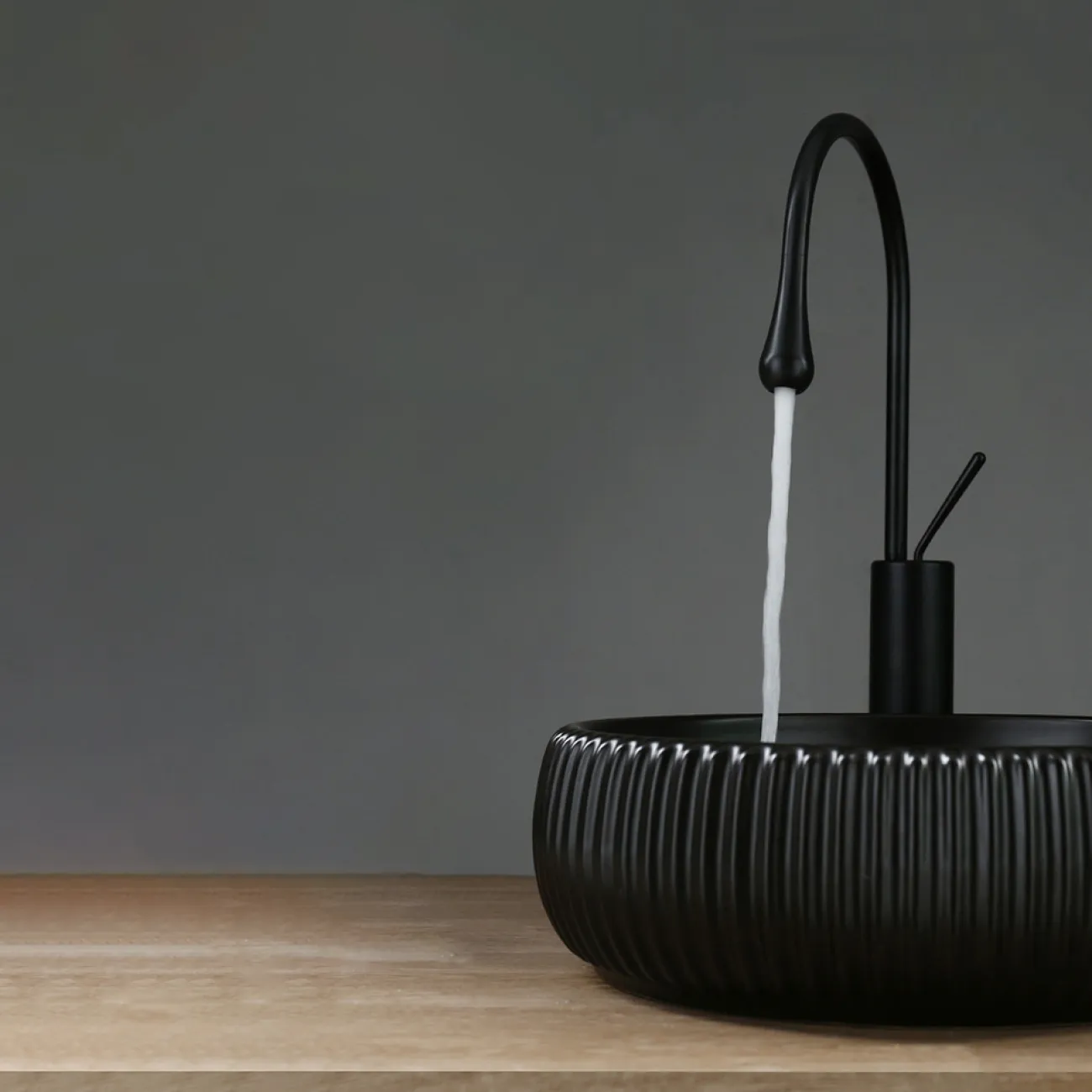 Минималистичный настольный керамический умывальник для ванной в Современном стиле LaLume MB21105-23