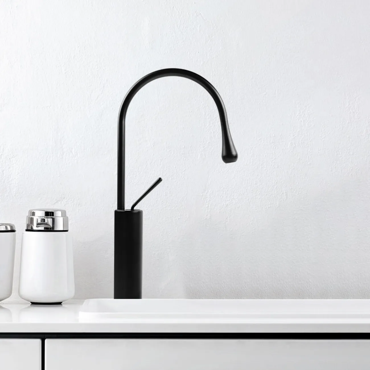 Латунный смеситель с современным дизайном для умывальника в Европейском стиле LaLume MB21106-23