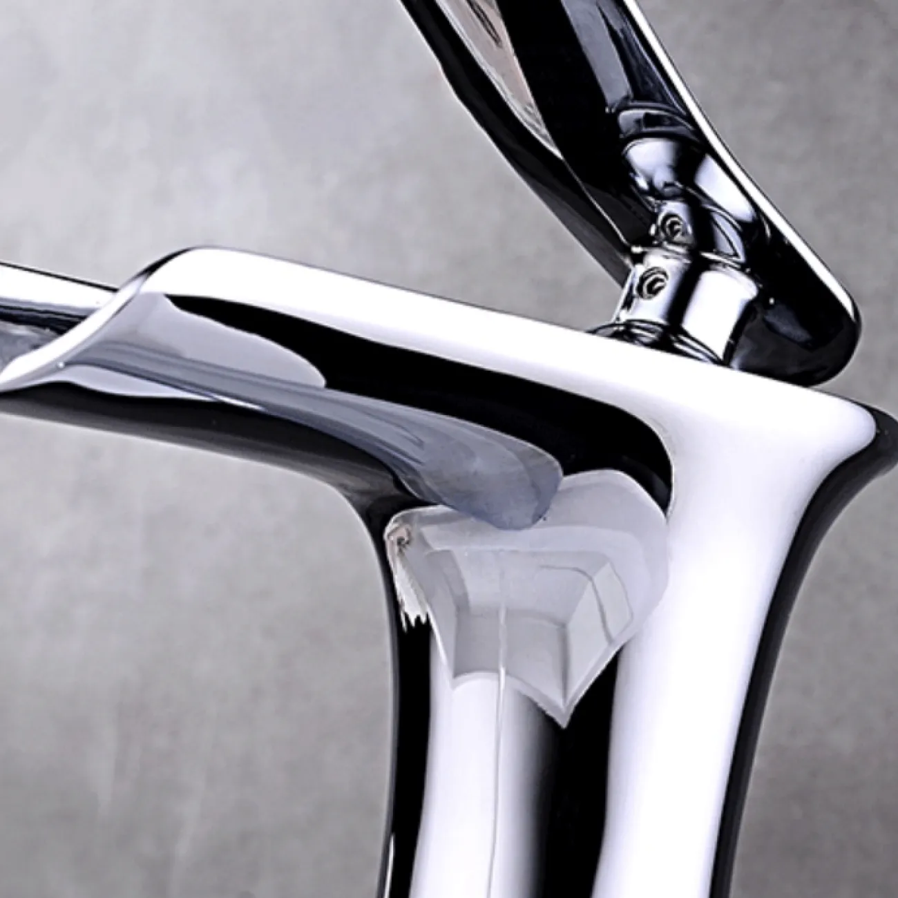 Водопадный латунный смеситель для умывальника в Современном стиле LaLume MB21112-23