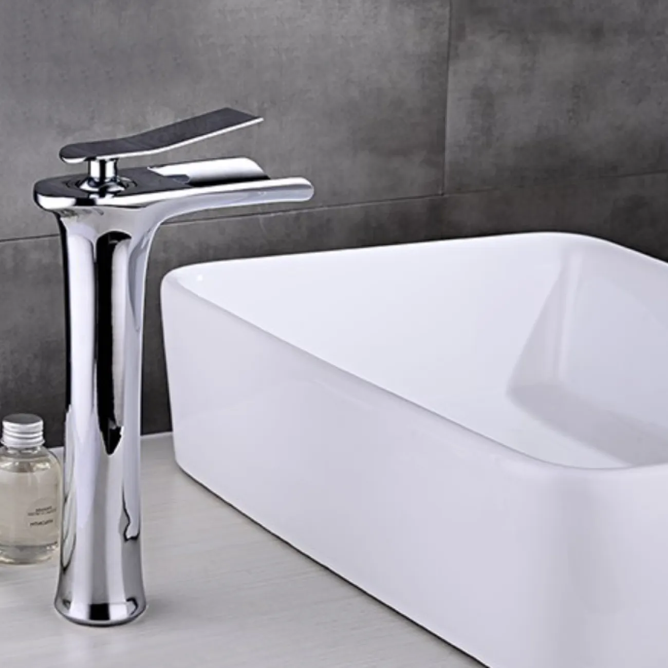 Водопадный латунный смеситель для умывальника в Современном стиле LaLume MB21112-23