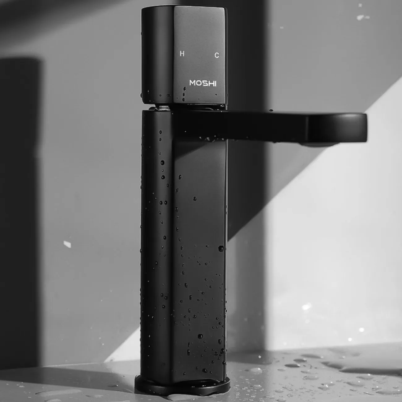 Дизайнерский настольный смеситель для умывальника в Современном стиле LaLume MB21117-23