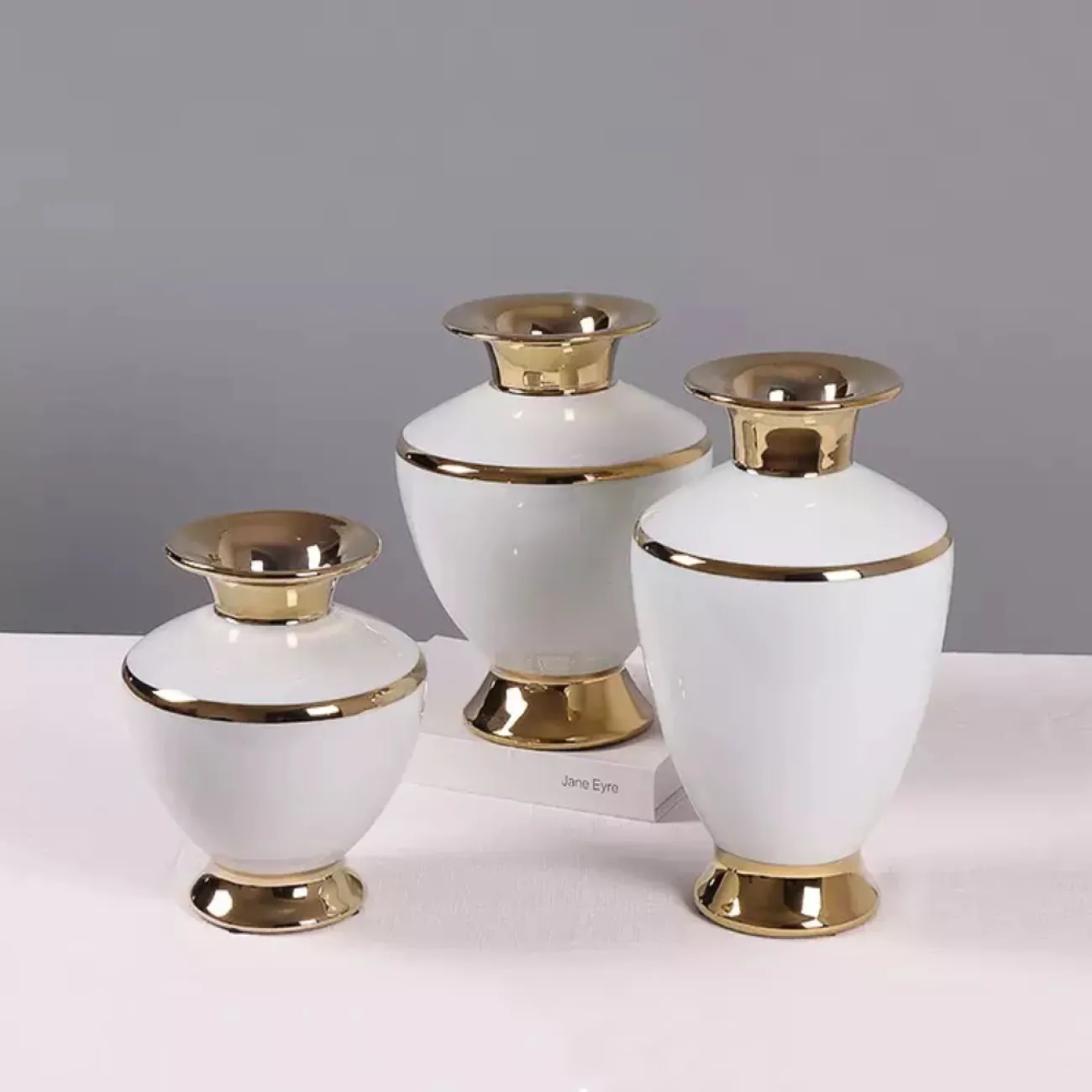 Белая фарфоровая керамическая ваза «Греческая» LaLume DK100007-23