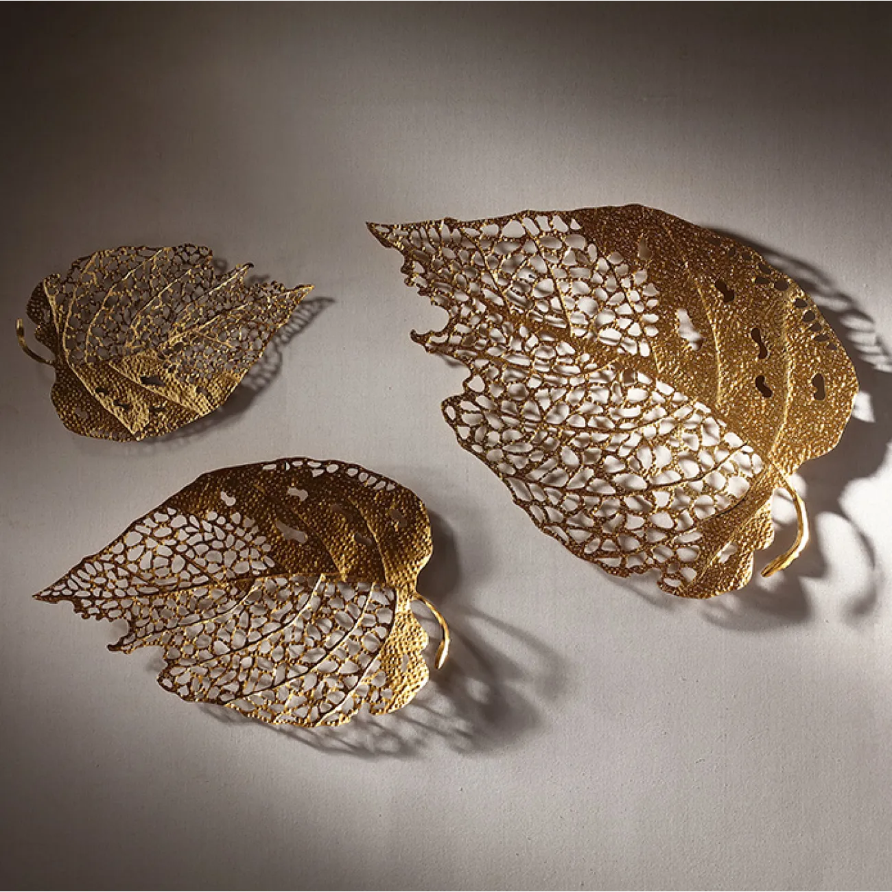 Дизайнерский настенный декор в форме листа LaLume DK20408-23