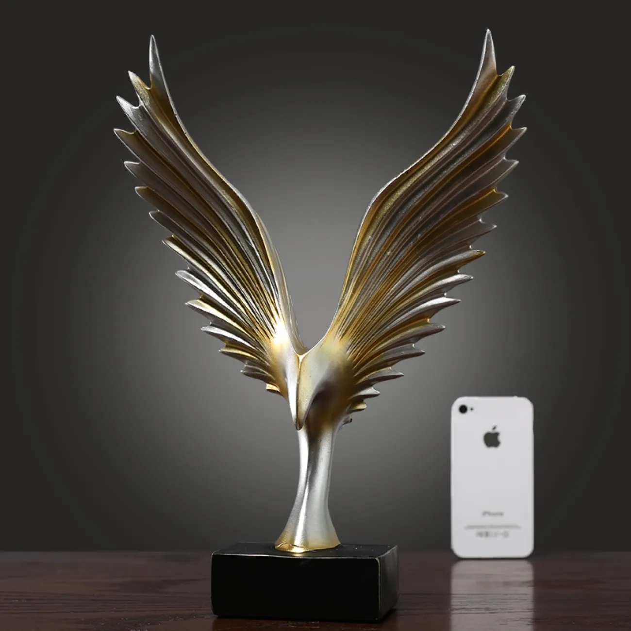 Дизайнерская статуэтка расправленные крылья в скандинавском стиле