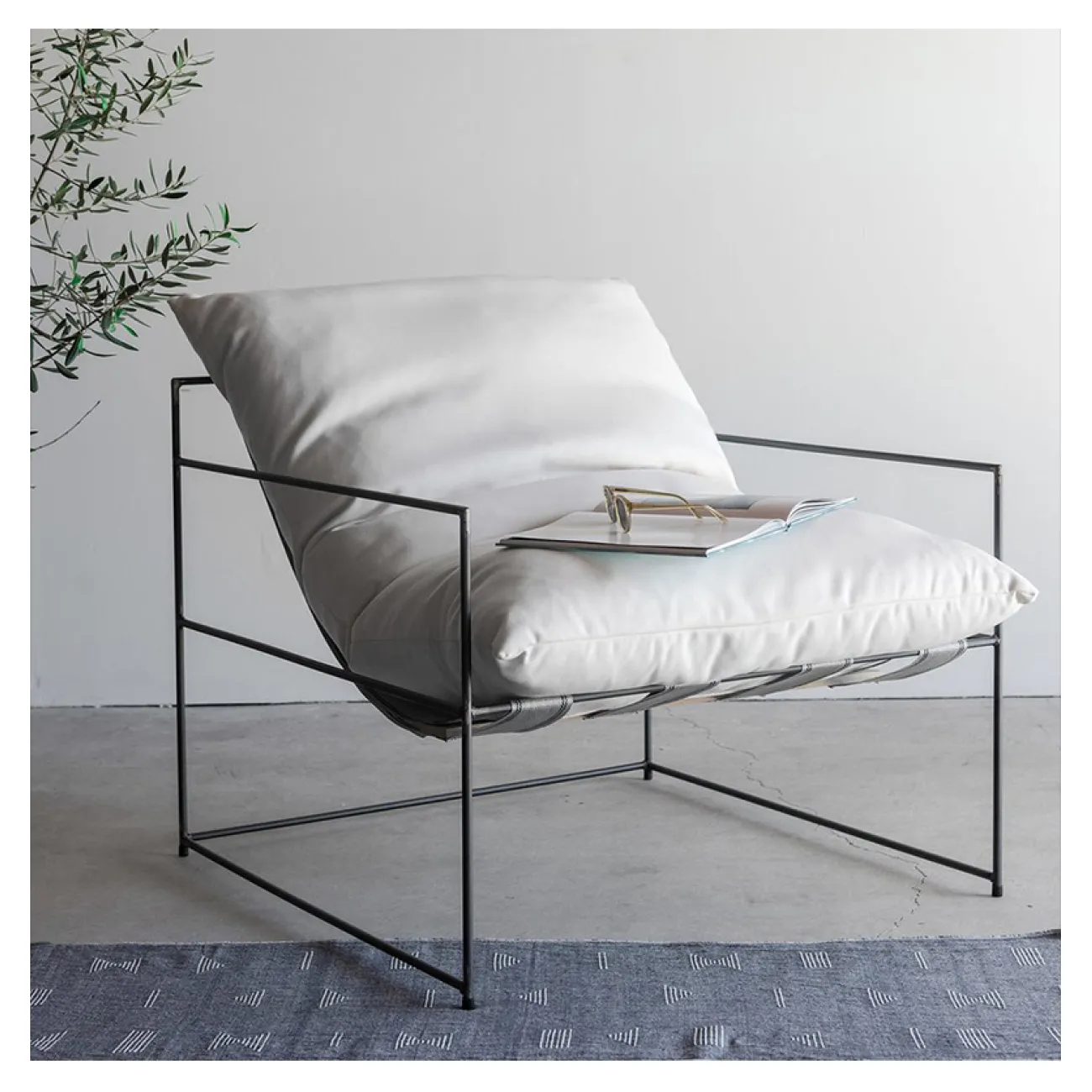 Кожаное стильное кресло Tinton Кожаное стильное кресло Tinton