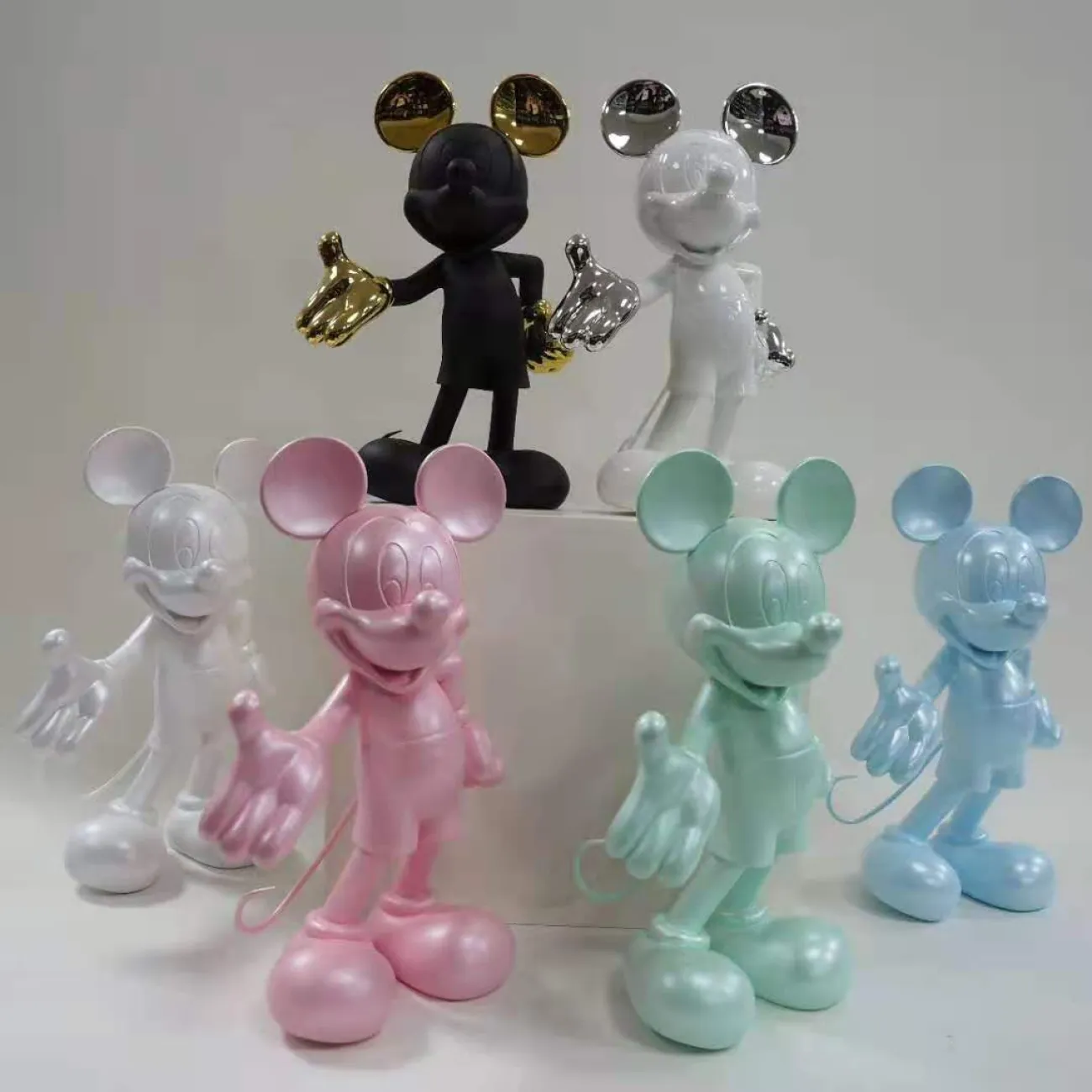 Мультяшная скульптура из смолы ручной работы Mickey