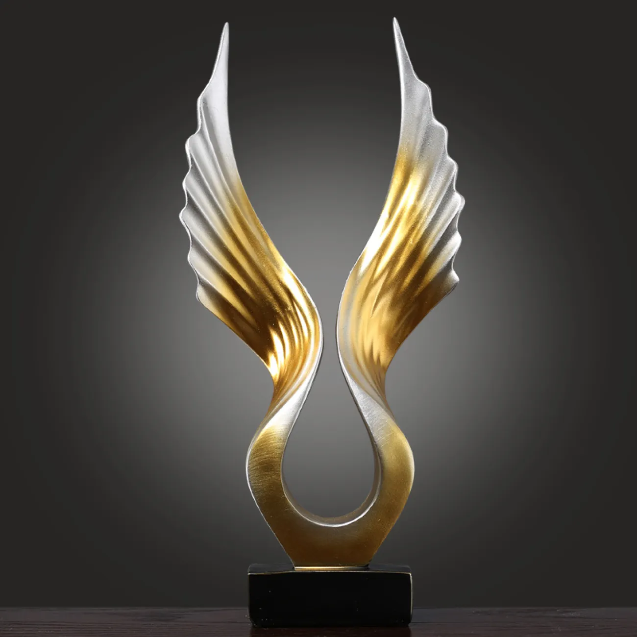 Дизайнерская статуэтка расправленные крылья в скандинавском стиле