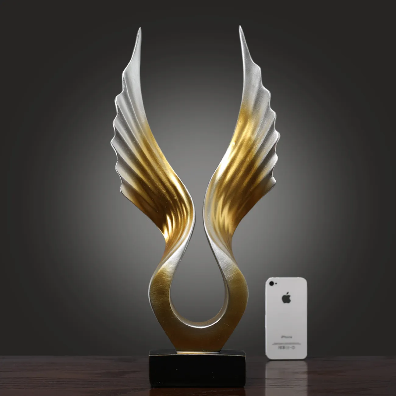 Дизайнерская статуэтка расправленные крылья в скандинавском стиле