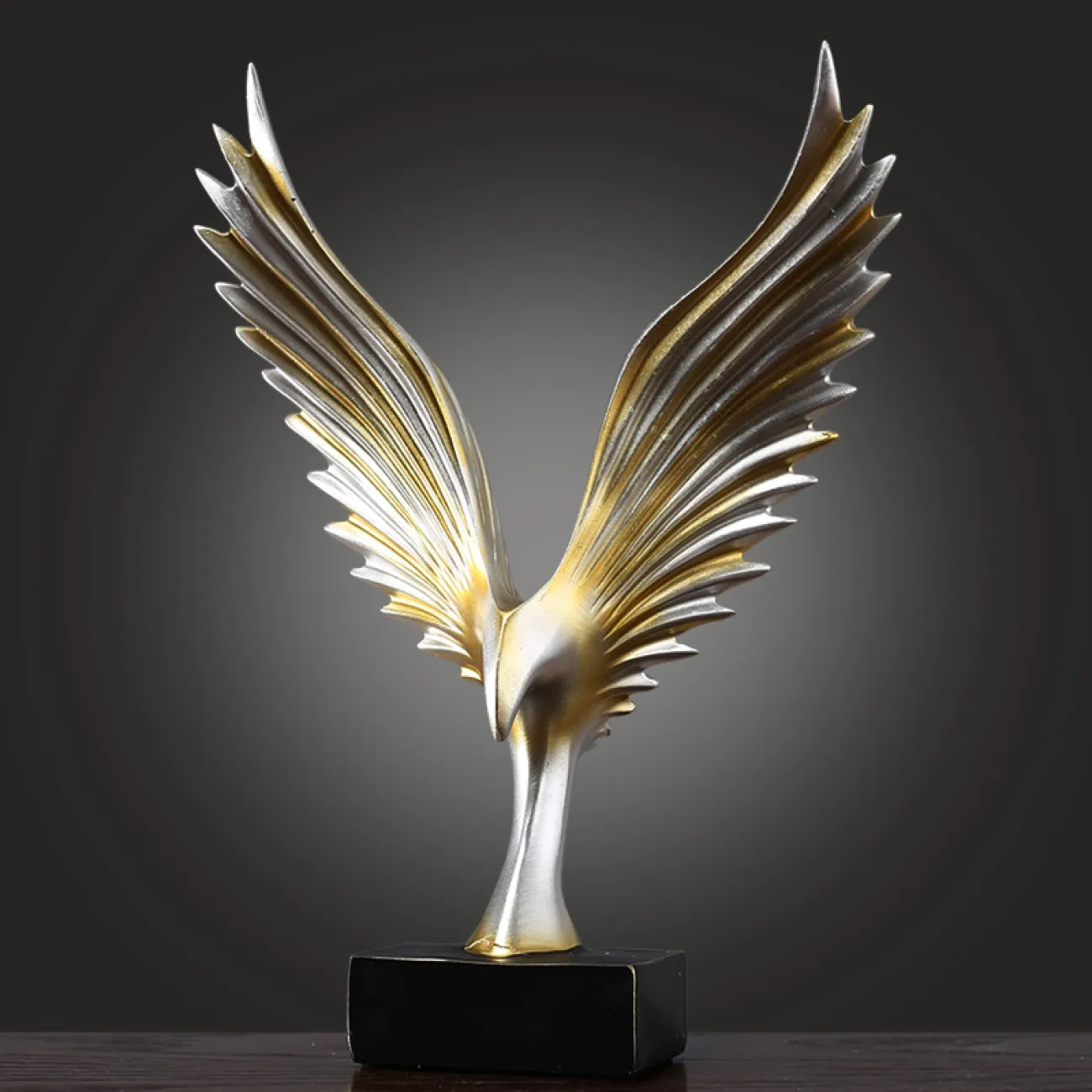 Дизайнерская статуэтка расправленные крылья в скандинавском стиле