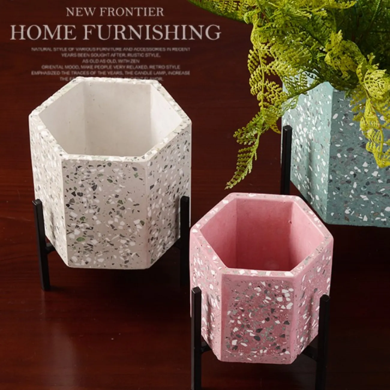 Цветочный горшок из цемента на железных ножках Ambre Цветочный горшок из цемента на железных ножках Ambre