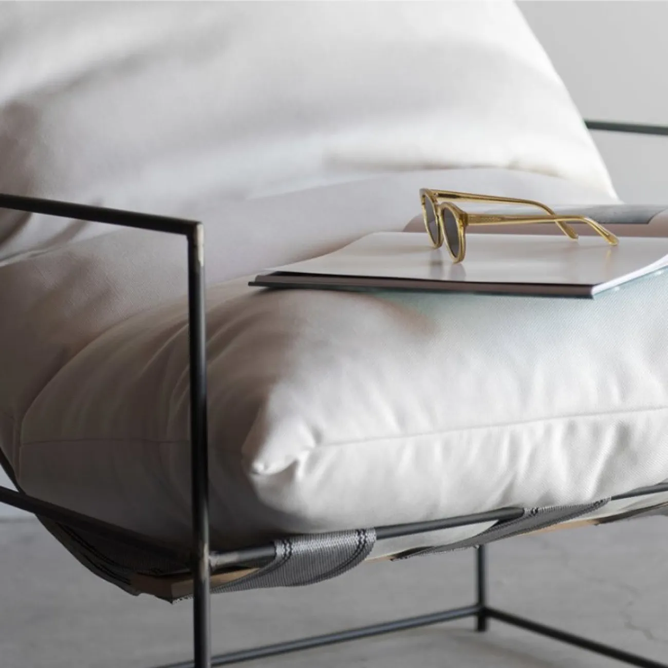 Кожаное стильное кресло Tinton Кожаное стильное кресло Tinton