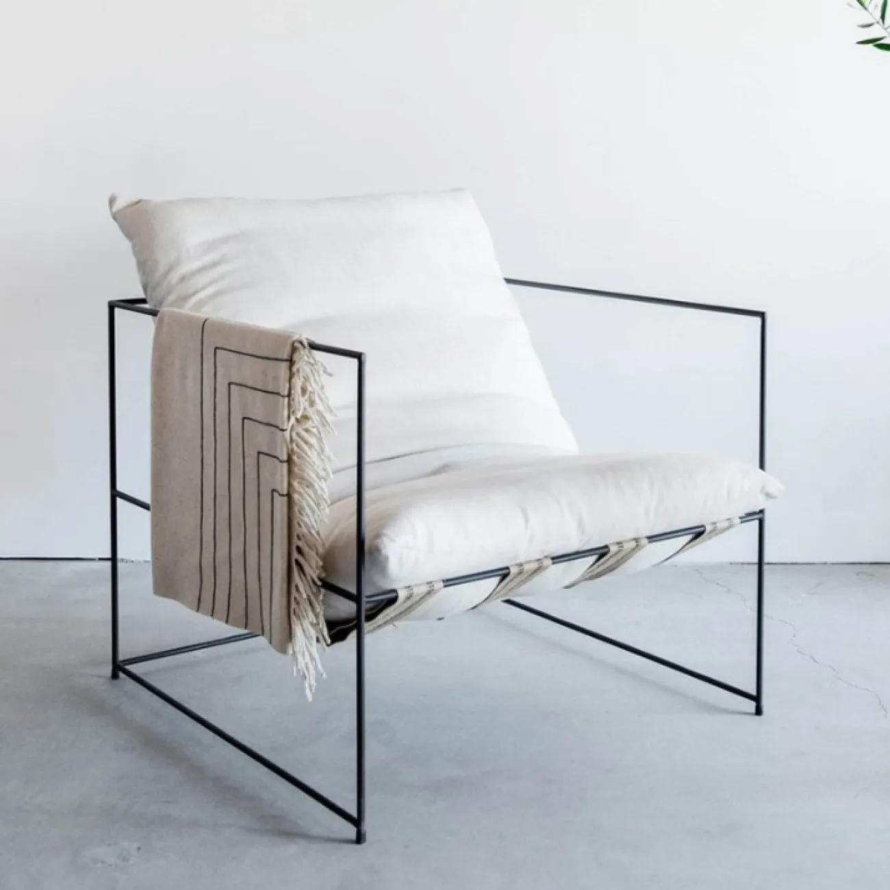 Кожаное стильное кресло Tinton Кожаное стильное кресло Tinton