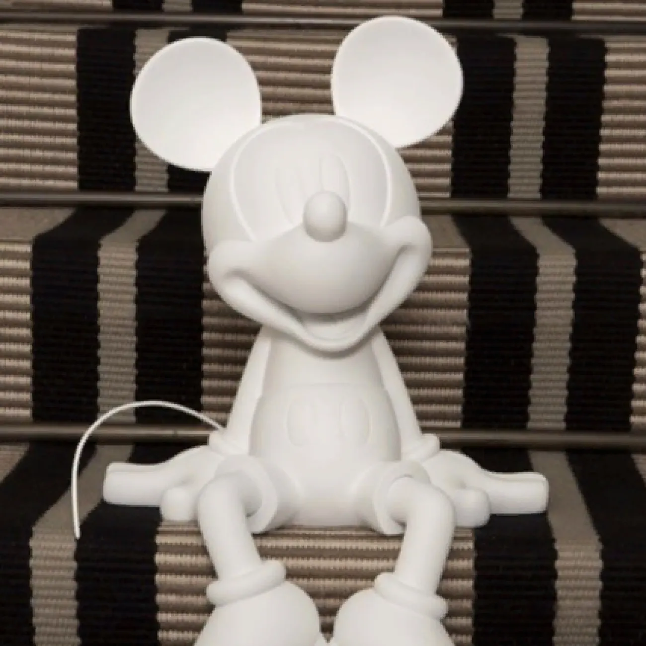 Скульптура Микки из смолы 