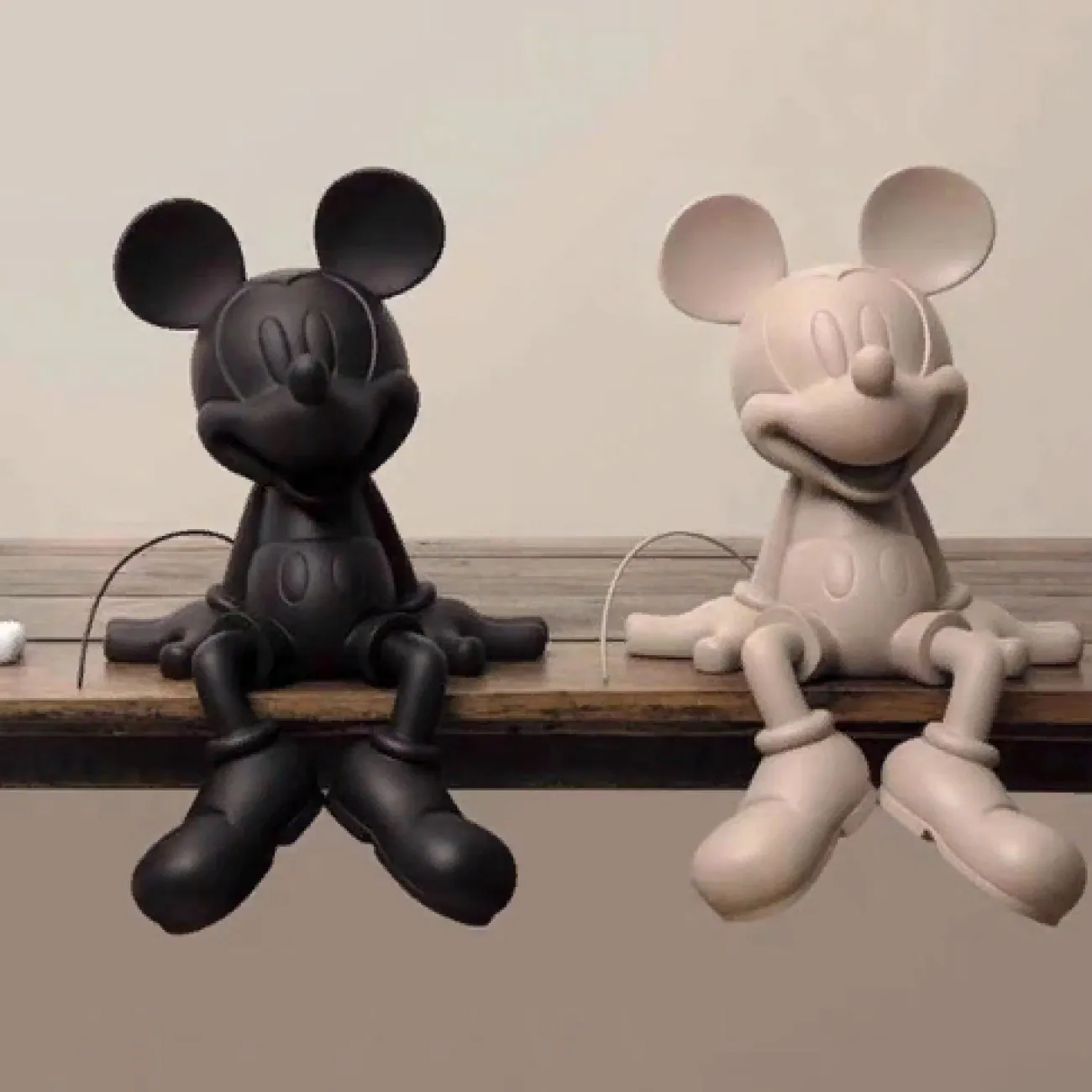 Скульптура Микки из смолы 