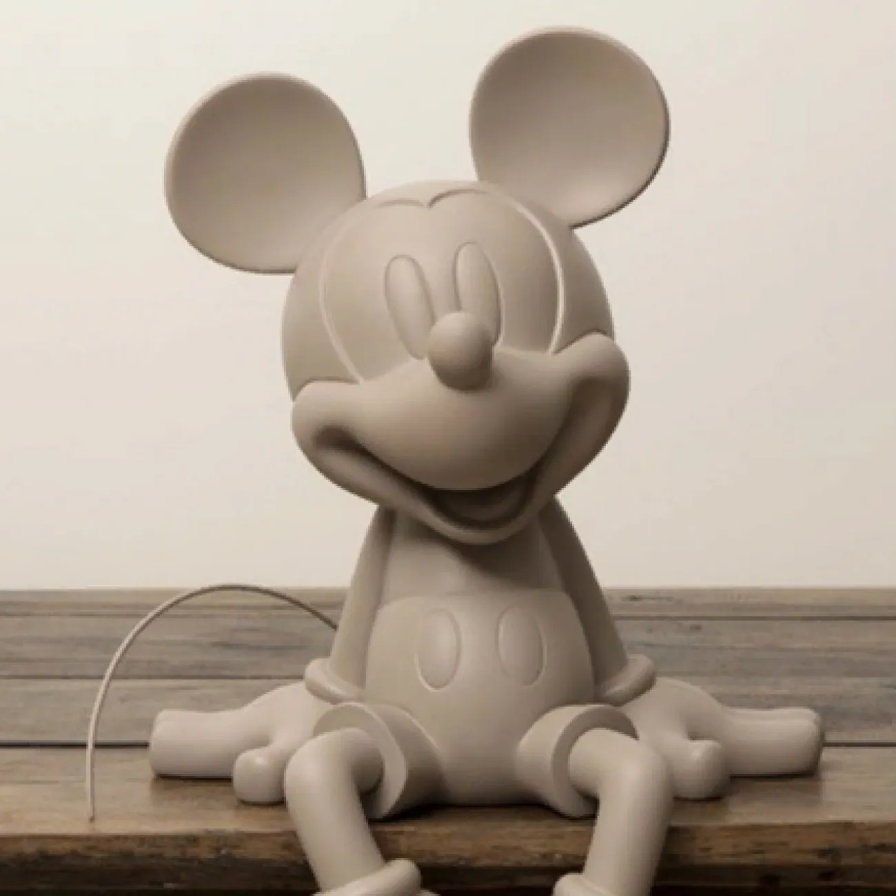 Скульптура Микки из смолы 