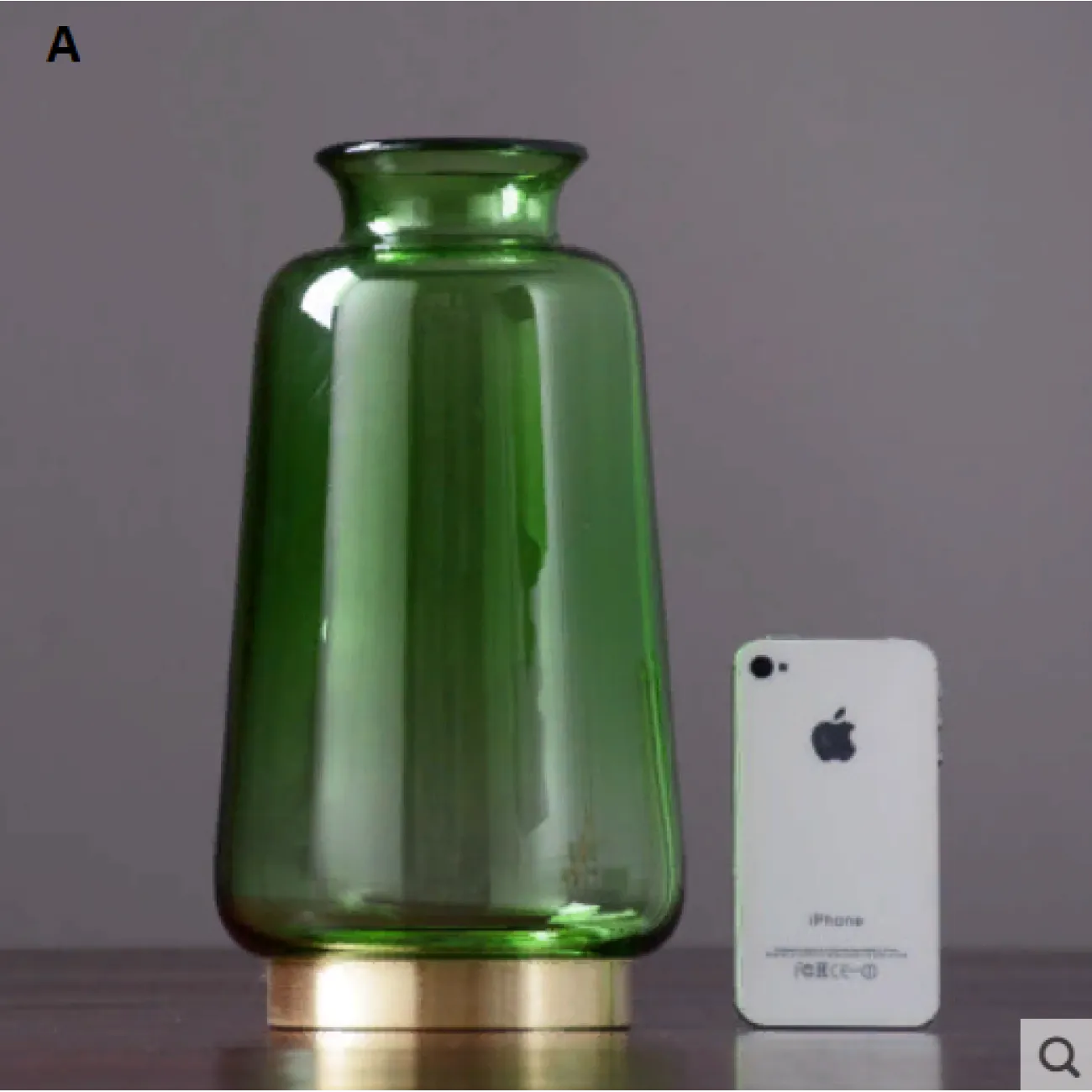 Стеклянная цветочная ваза Green