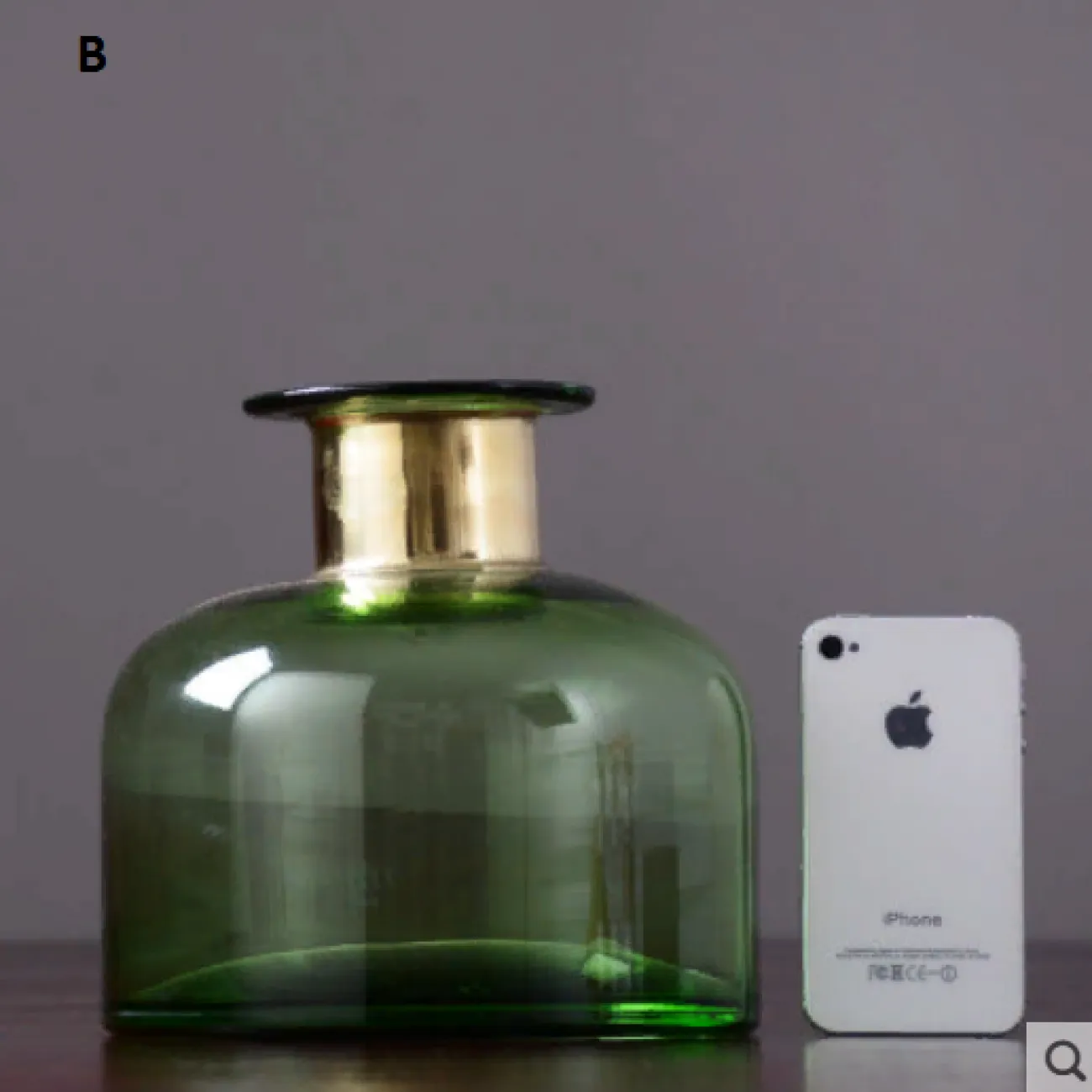 Стеклянная цветочная ваза Green