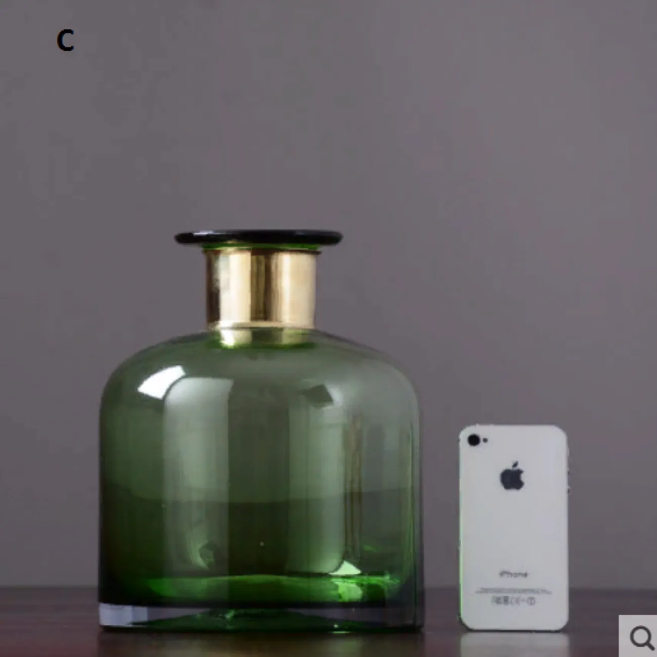 Стеклянная цветочная ваза Green