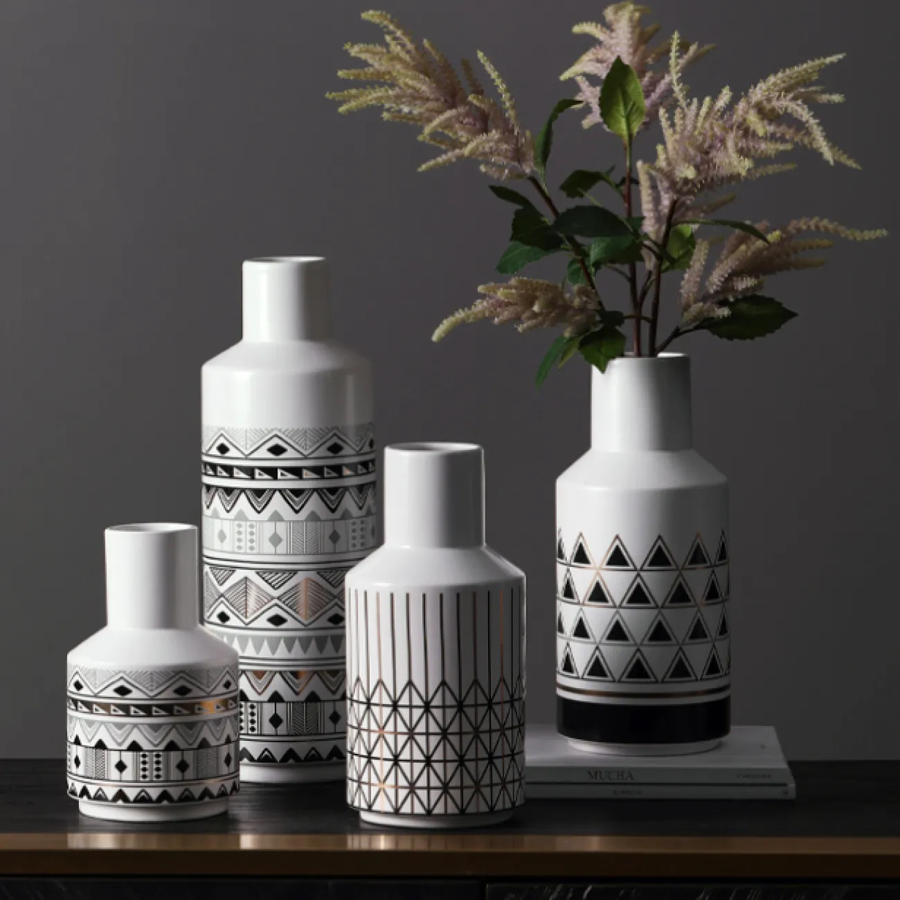 Скандинавская керамическая ваза с росписью Muline Скандинавская керамическая ваза с росписью Muline