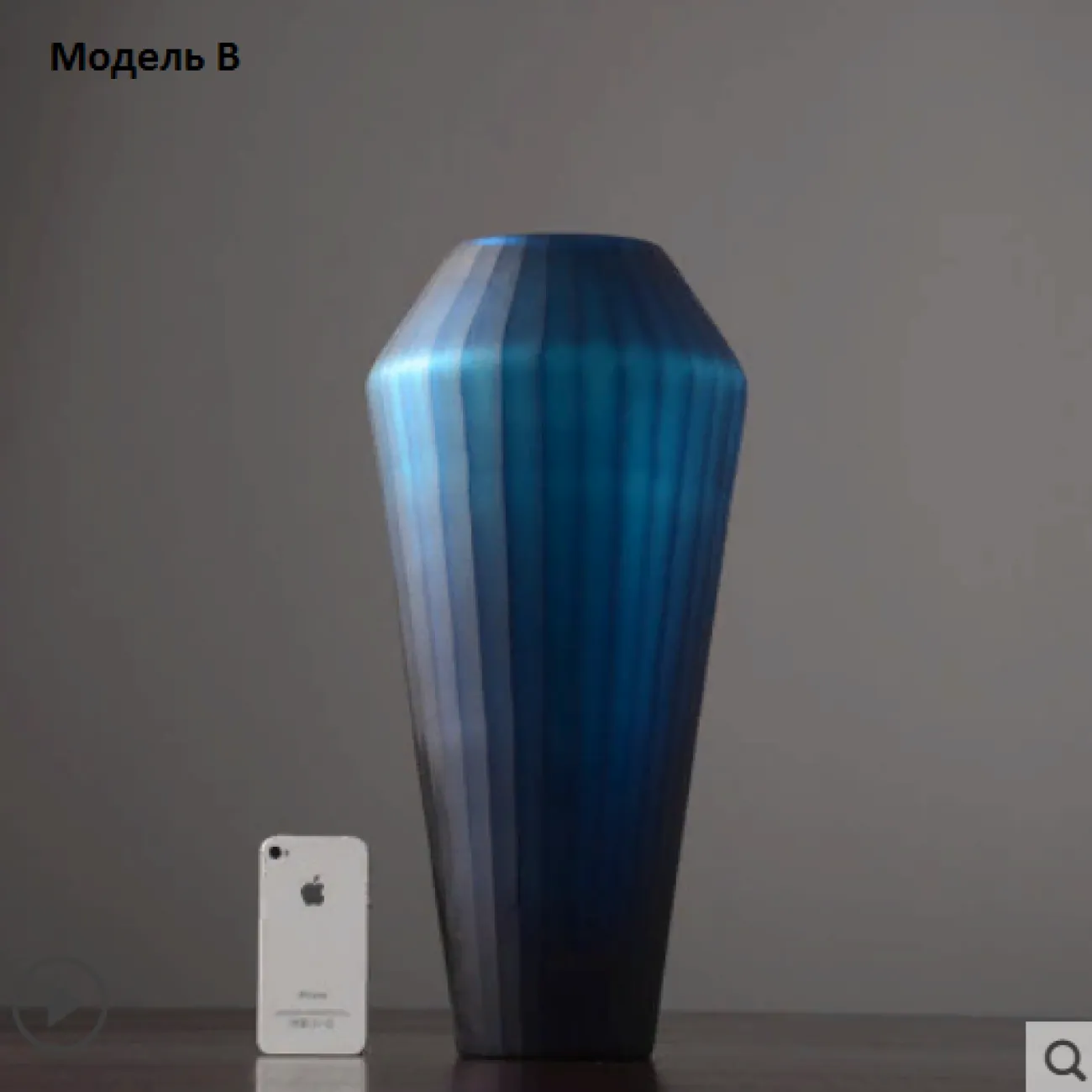 Стеклянная цветочная ваза Radiance в современном стиле 