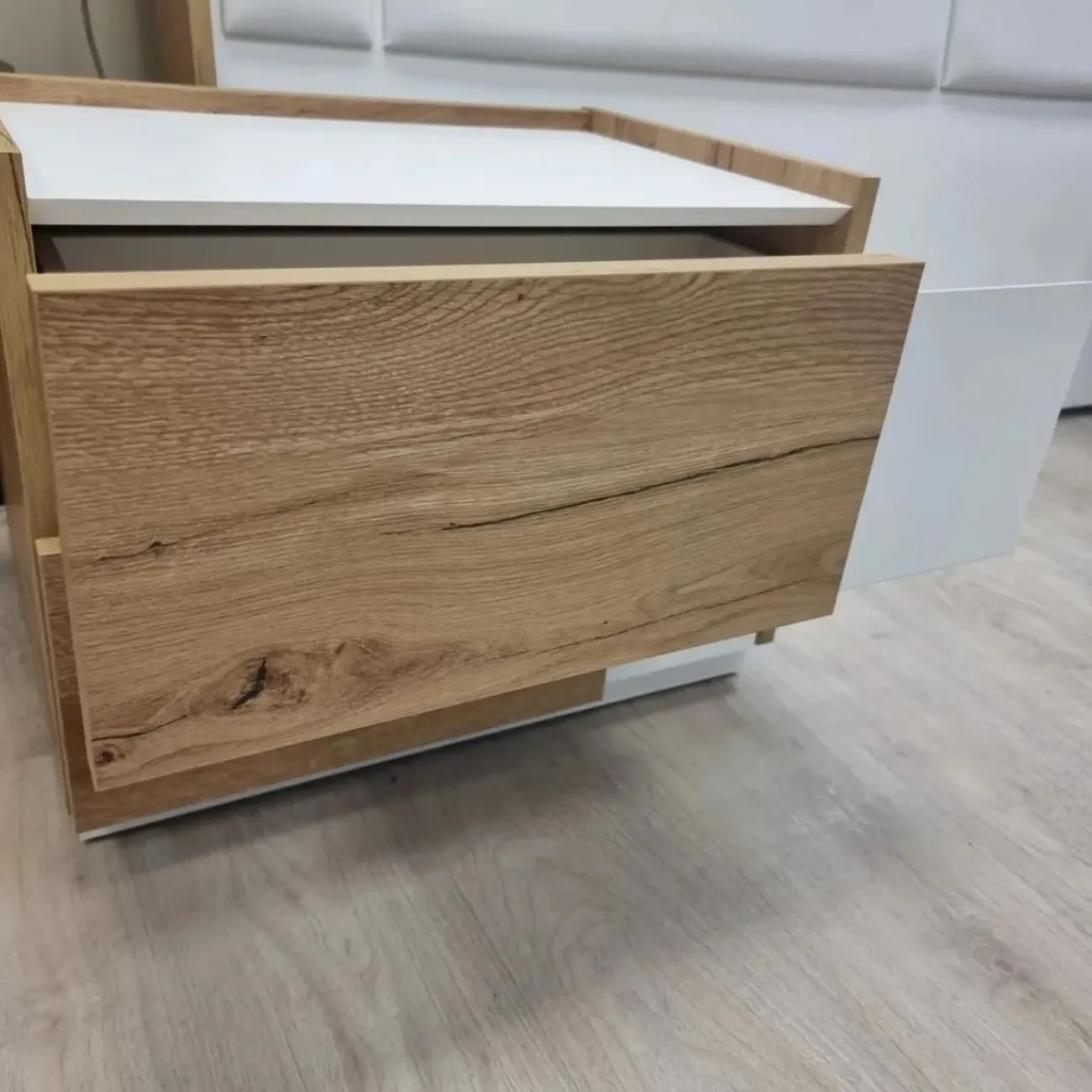 Кровать FENICIA 611 (180 х200) с подсветкой,  2 тумбочки, комод, зеркало ESF