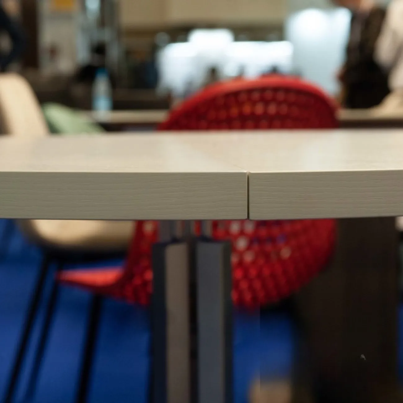 Стол B2389 D90  белый ESF