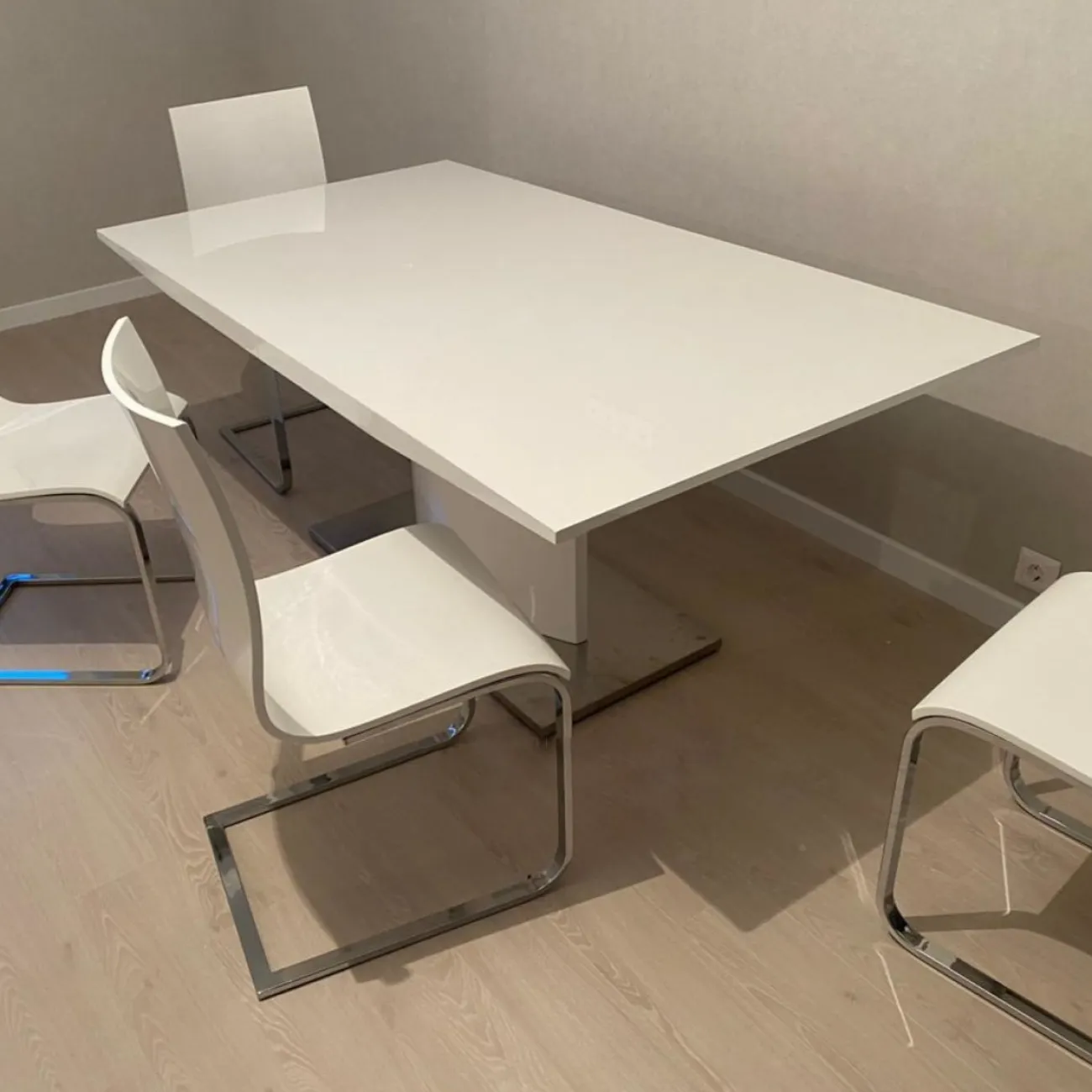 Стол DT-01 180(220) белый ESF