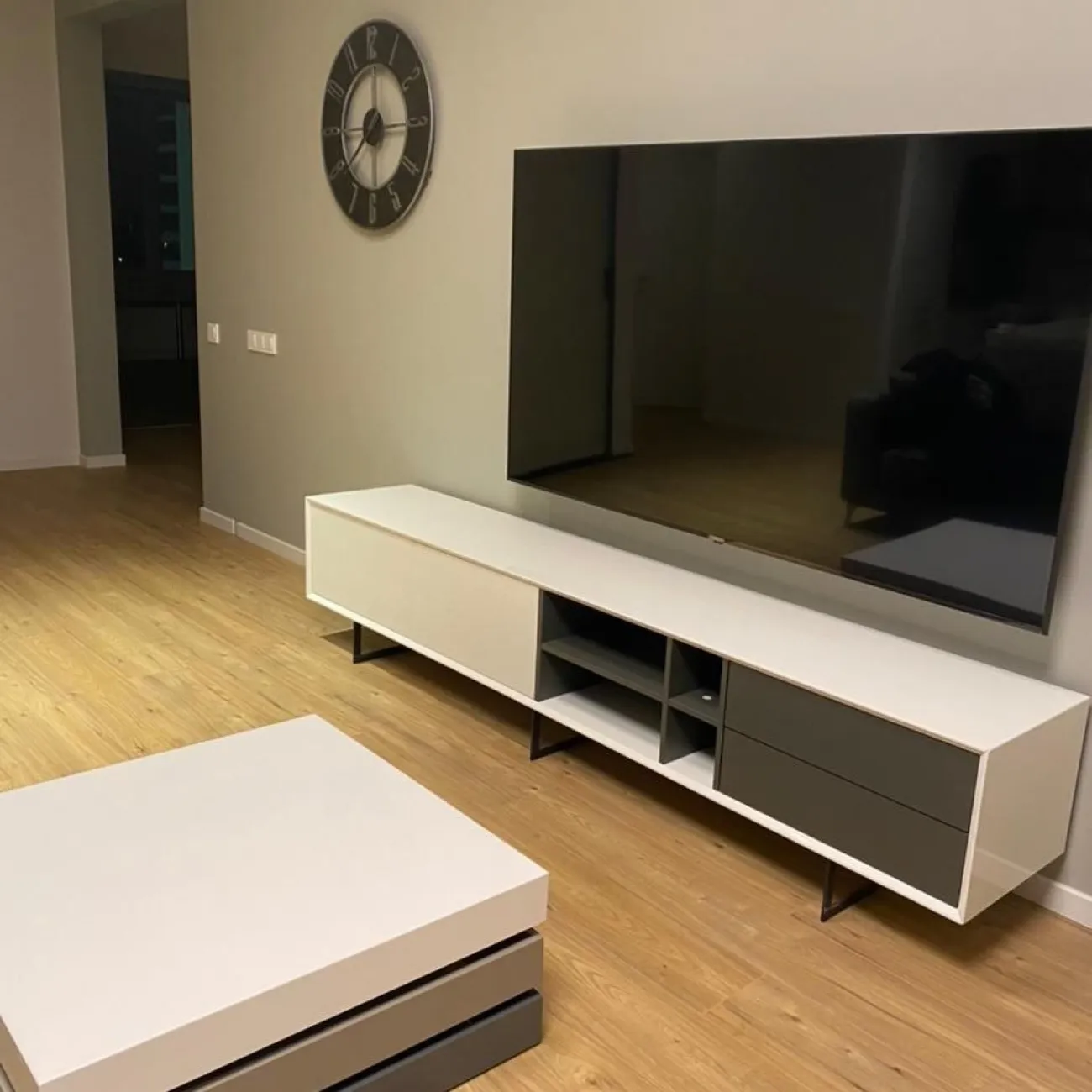 Тумба TV 130 белый ESF