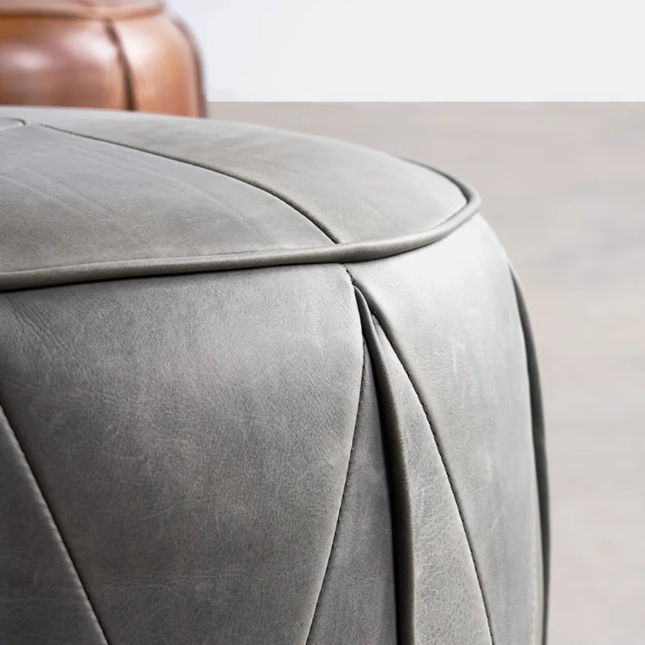 Роскошный кожаный пуф для макияжа FINNNAVIAN Nord 35593-29