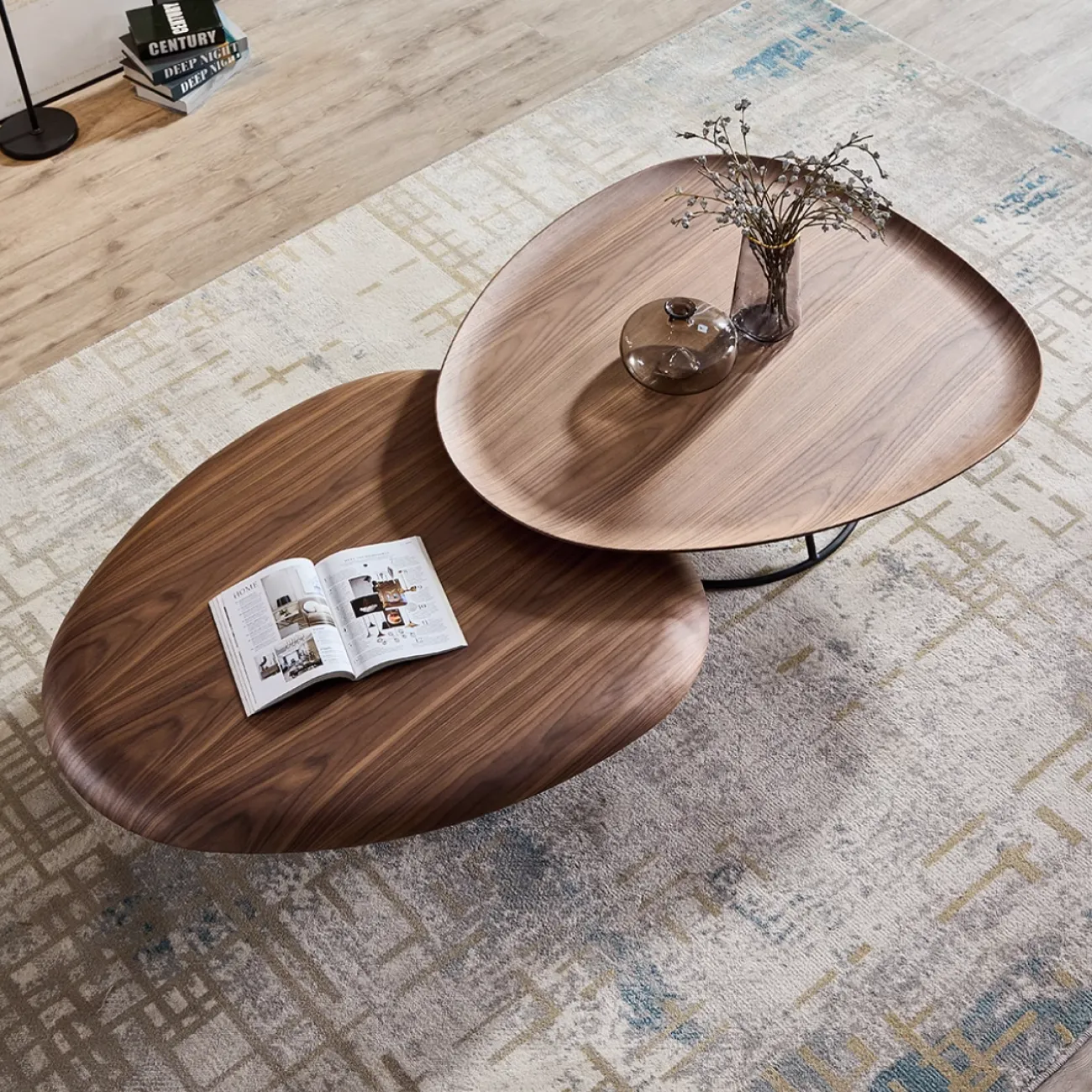 Современный журнальный столик из орехового дерева FINNNAVIAN Bertogne 35599-29 Современный журнальный столик из орехового дерева FINNNAVIAN Bertogne 35599-29