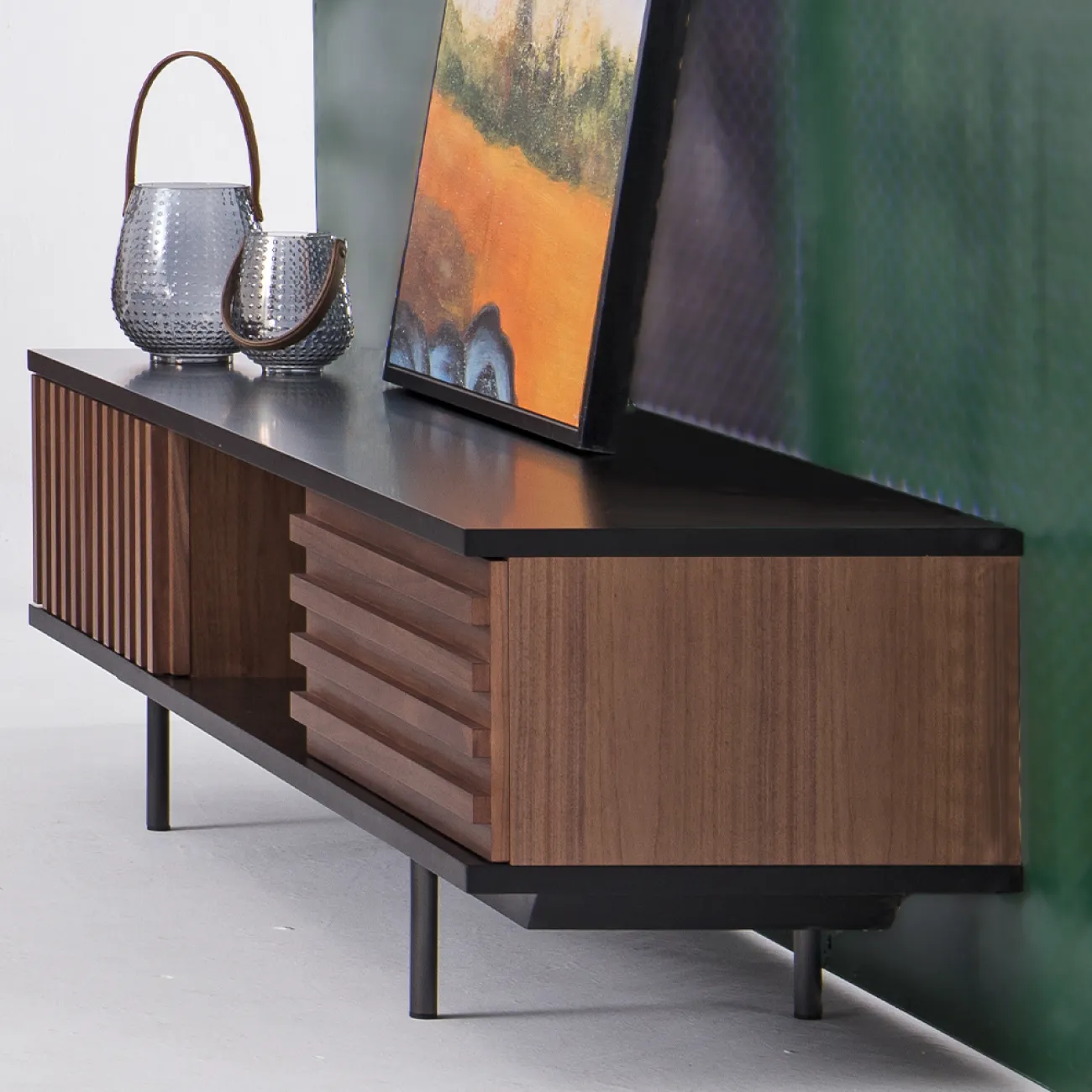 Шкафы под ТВ с высокими ножками и местом для хранения FINNNAVIAN Munro 35616-29