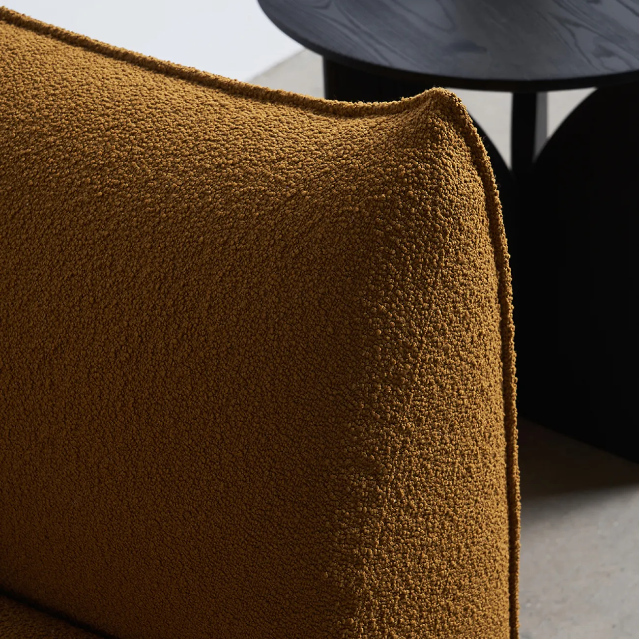 Дизайнерский диван в стиле ваби-саби FINNNAVIAN  Paidge 35618-29