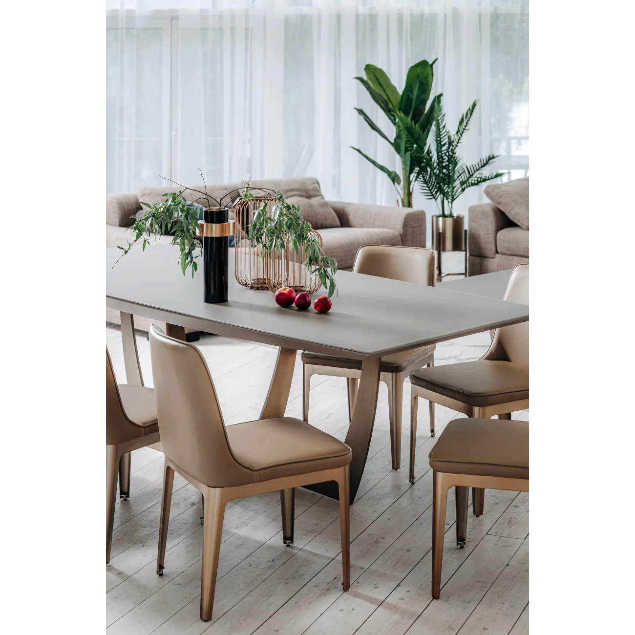 Ваза черная с золотым декором 55RD3407A от LaLume Ваза черная с золотым декором 55RD3407A от LaLume