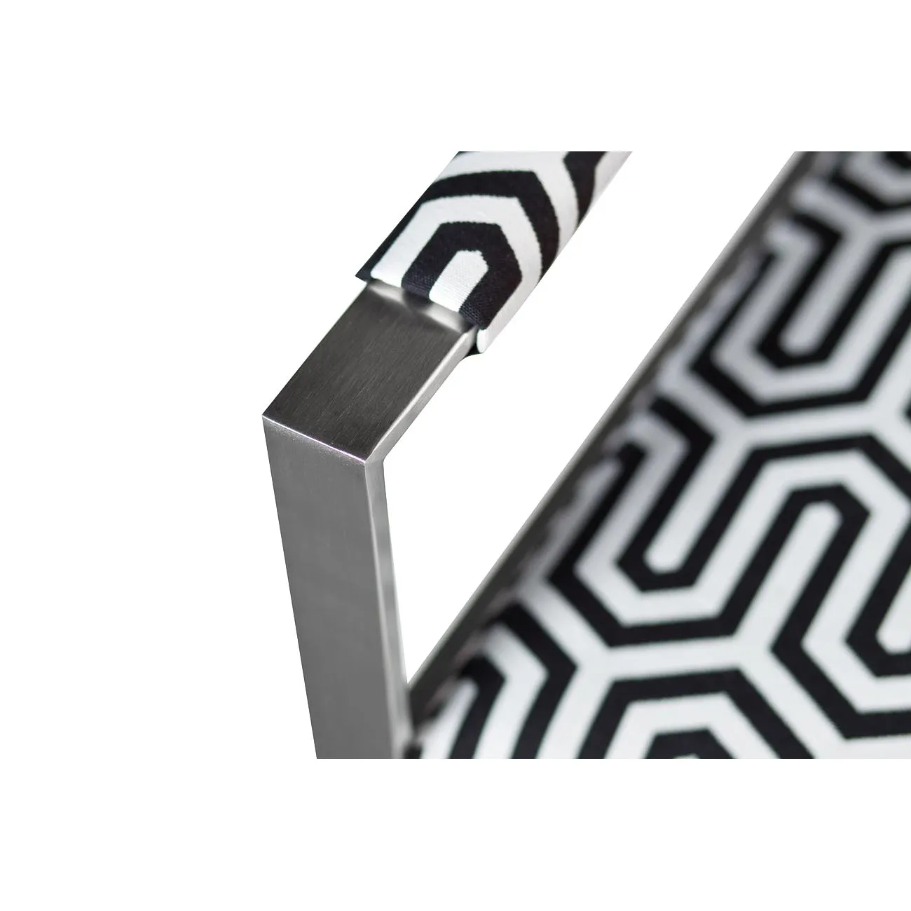 Кресло на металлическом каркасе черно-белое ZW-661 от LaLume