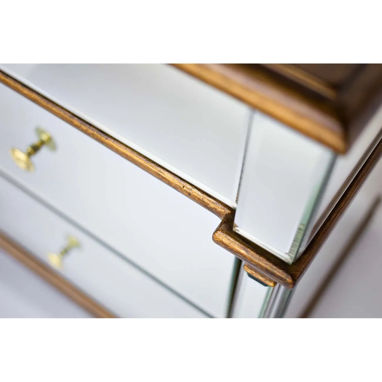 Тумба прикроватная с зеркальным фасадом KFC1144E7 от LaLume Тумба прикроватная с зеркальным фасадом KFC1144E7 от LaLume