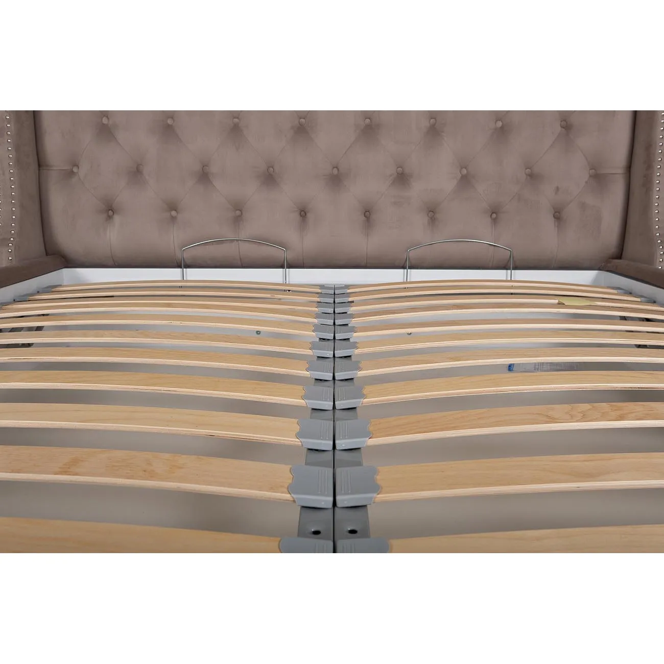 Кровать Louisiana с подъемным механизмом и бельевым ящиком серая LOUISIANA1К-160M-Vel08 от LaLume Кровать Louisiana с подъемным механизмом и бельевым ящиком серая LOUISIANA1К-160M-Vel08 от LaLume