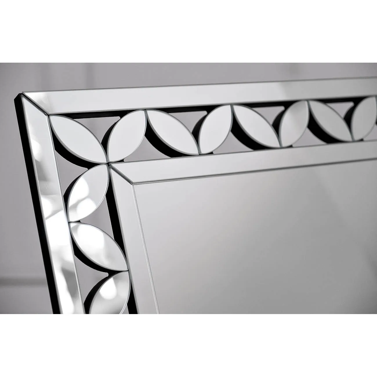 Зеркало напольное в зеркальной раме KFG030 от LaLume Зеркало напольное в зеркальной раме KFG030 от LaLume