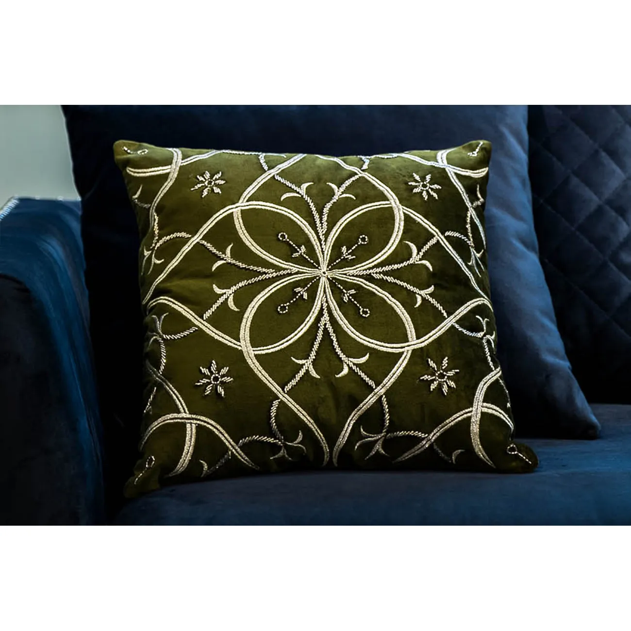Подушка с вышивкой 45*45 GardaDecor Узор 70SW-28070-A Подушка с вышивкой 45*45 GardaDecor Узор 70SW-28070-A