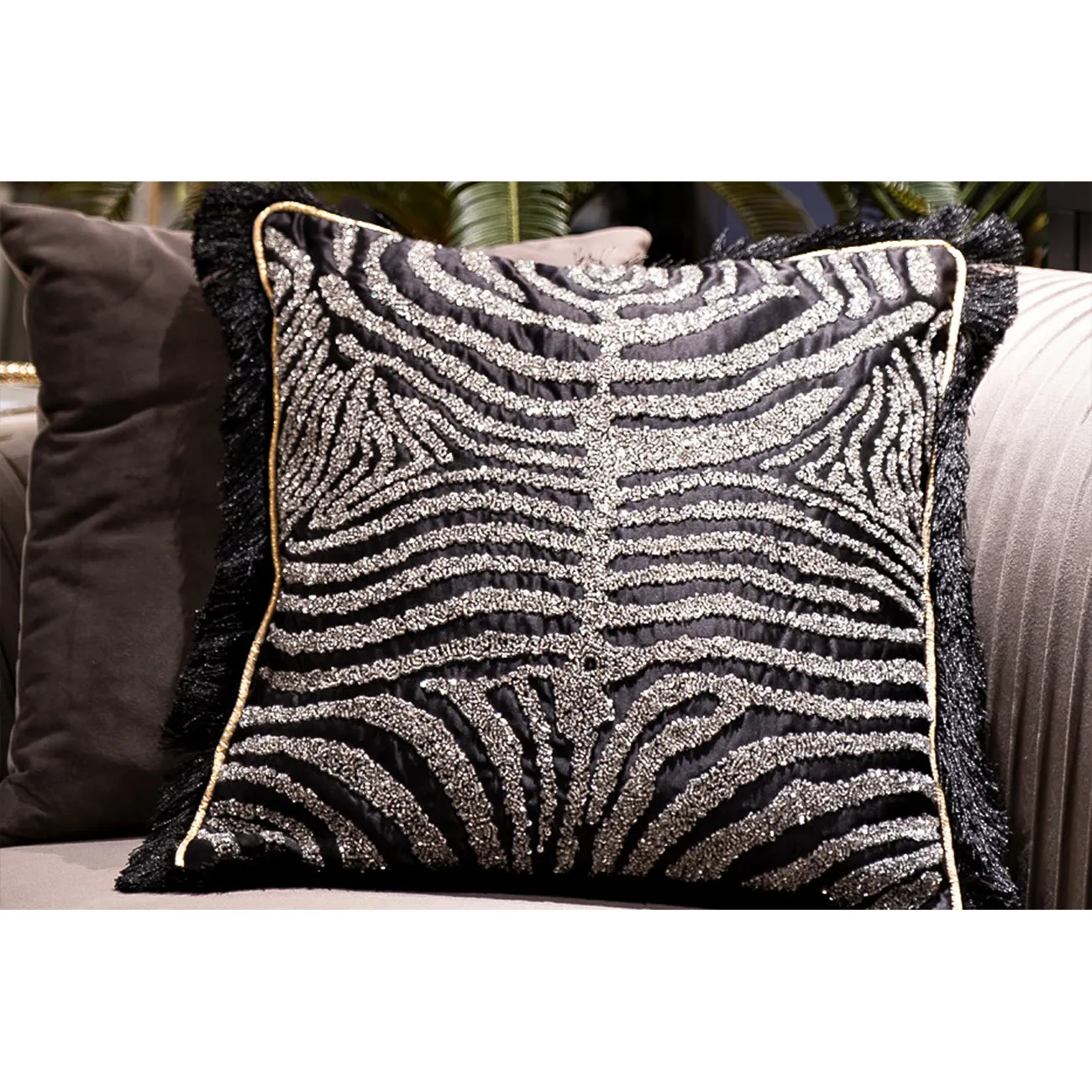 Подушка с бисером 45*45 GardaDecor Зебра 70SW-30308 Подушка с бисером 45*45 GardaDecor Зебра 70SW-30308