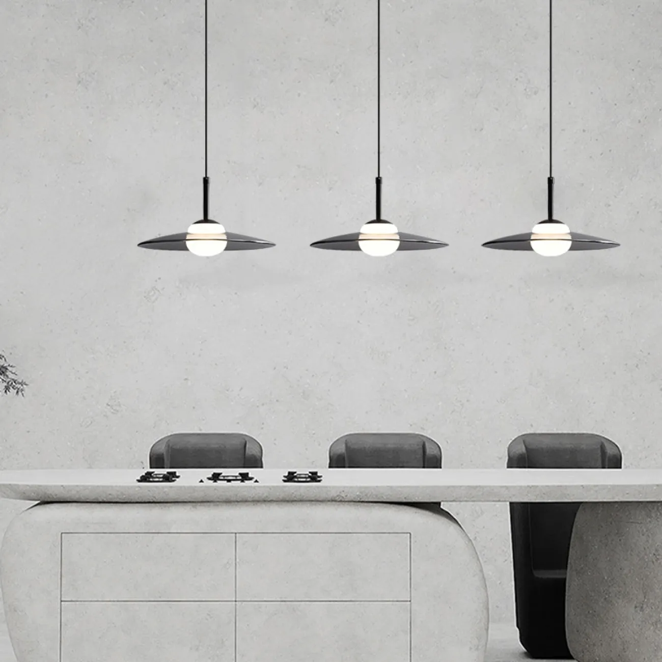 Готовая комбинация светодиодных светильников в виде композиции из трех светящихся шаров и дисковидных рассеивателей GISSUR TRIO