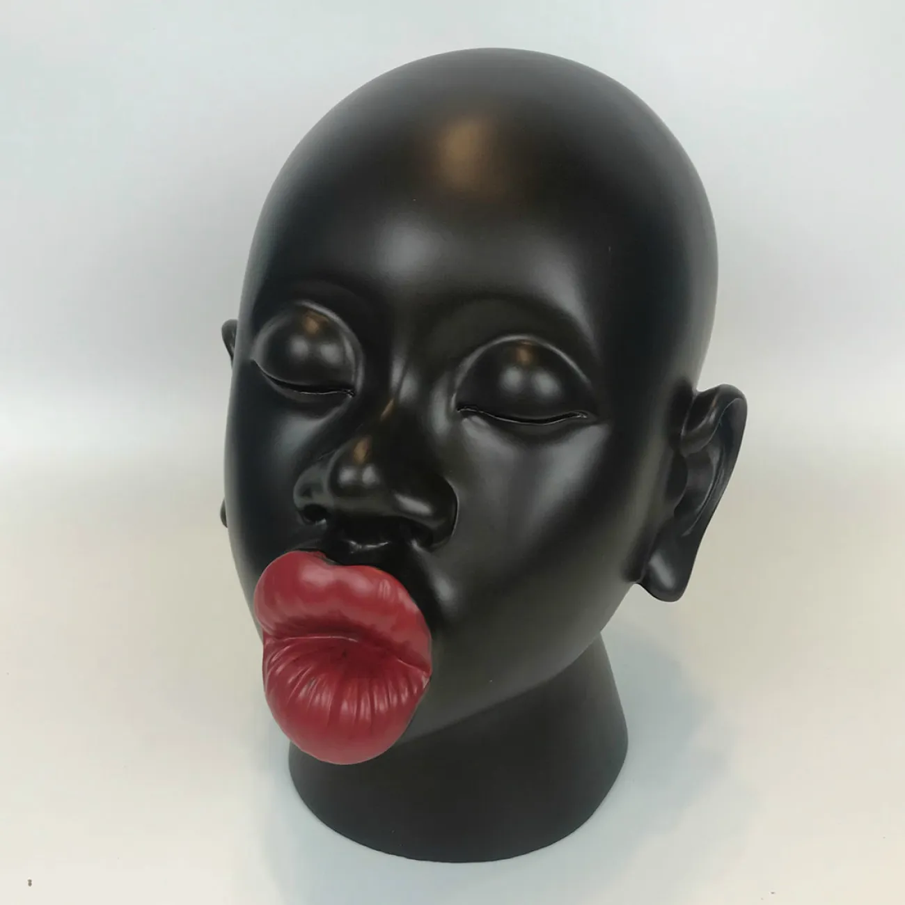 Дизайнерская скульптура женщины LaLume-SKT00167 