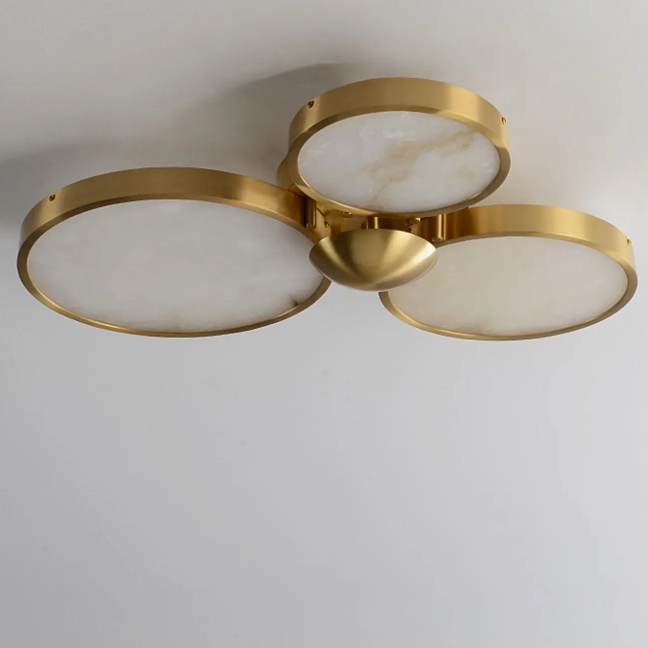 Потолочный светильник UTICA L3 от ImperiumLoft