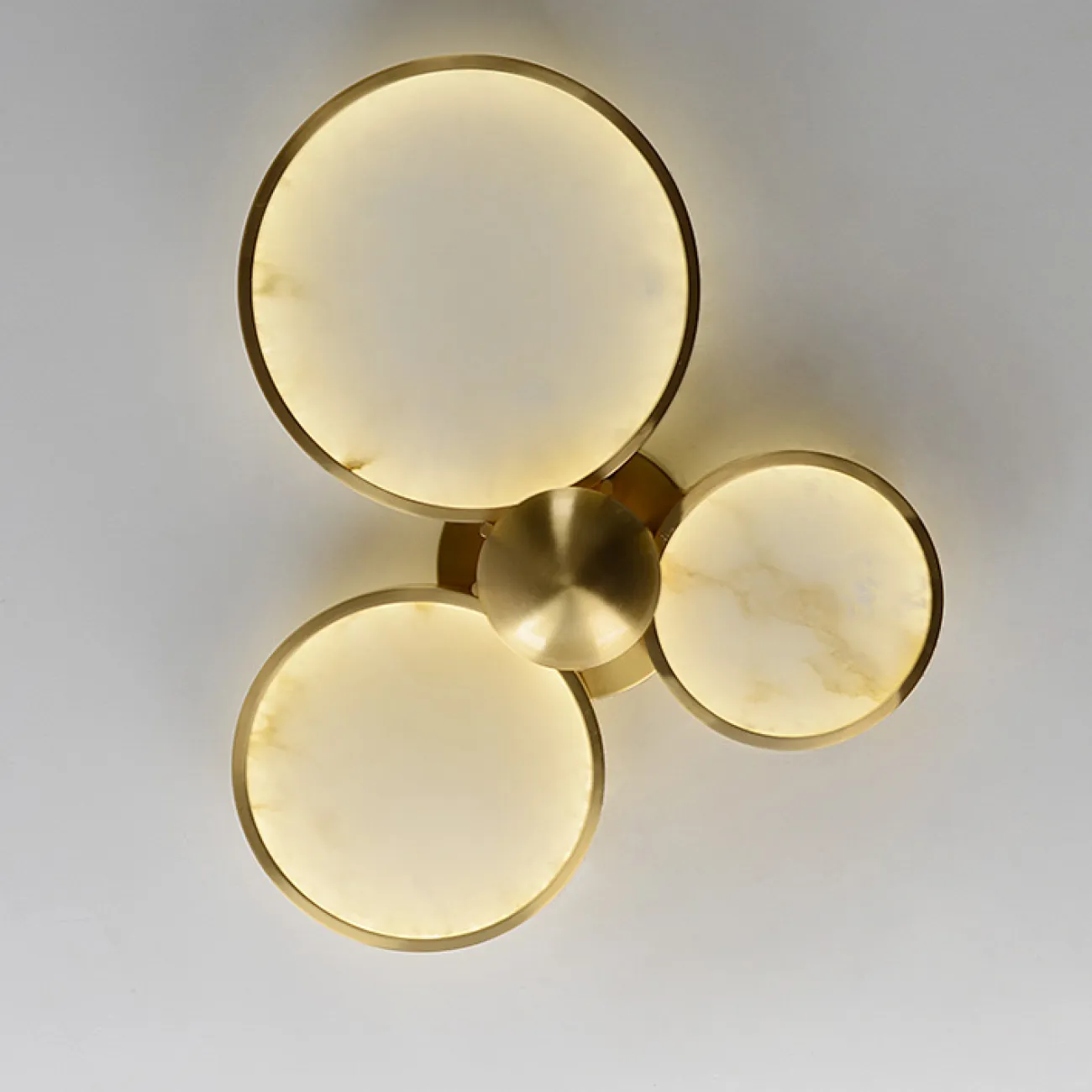 Потолочный светильник UTICA L3 от ImperiumLoft