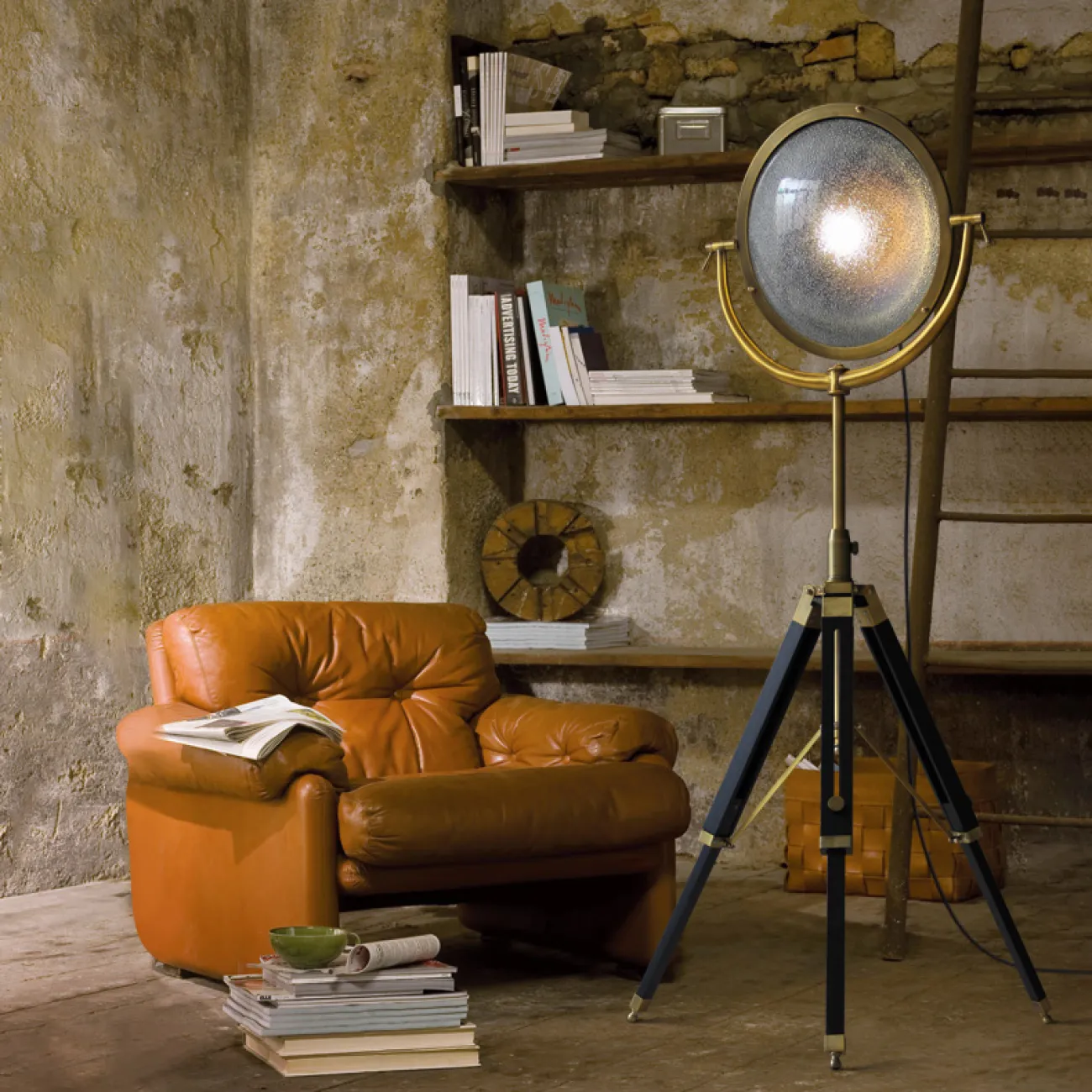 Торшер TRIPOD от ImperiumLoft Торшер TRIPOD от ImperiumLoft